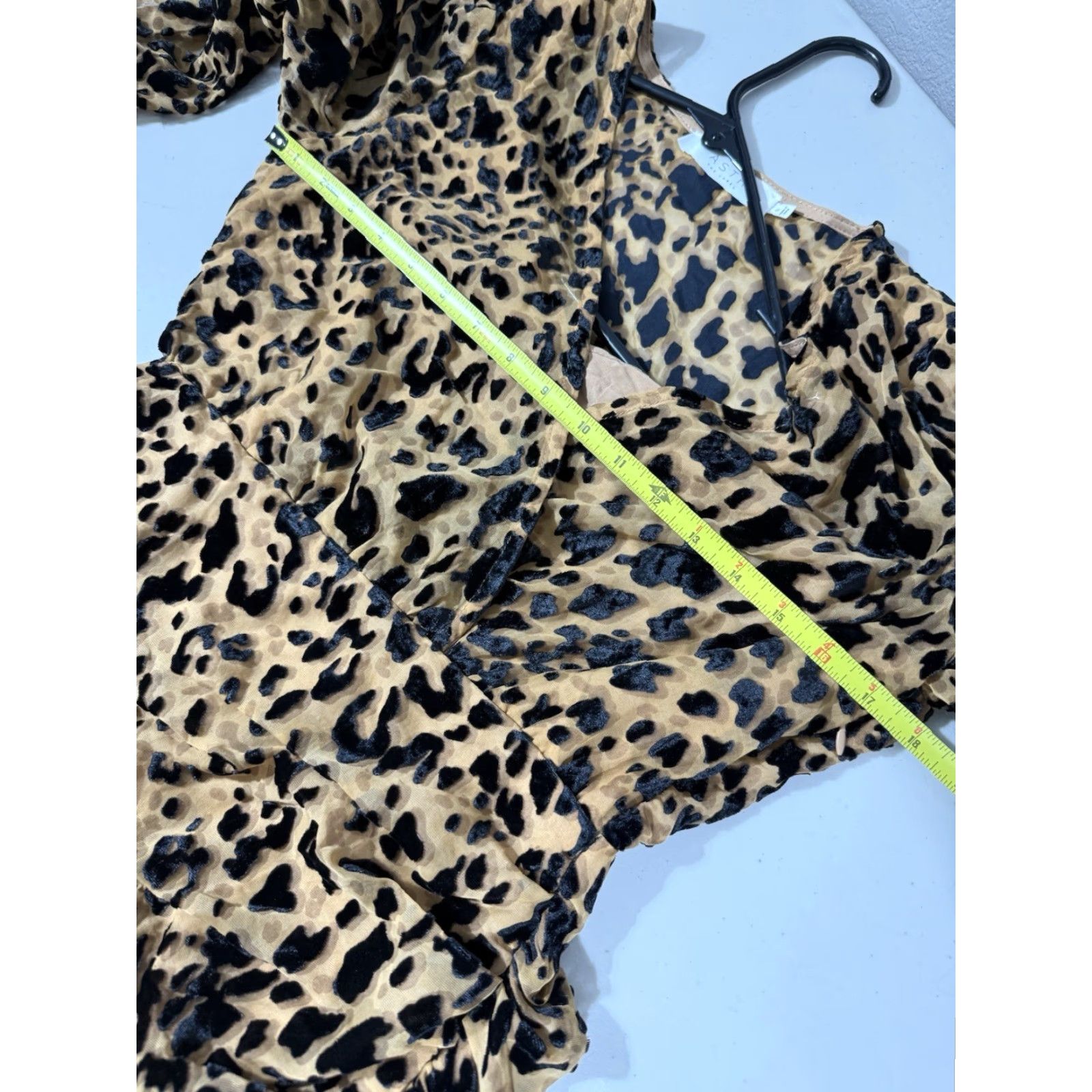 ASTR The Label ASTR Nikita Dress Women's S Leopard Velvet Print V Neck Lined Size S / US 4 / IT 40 - 4 Thumbnail