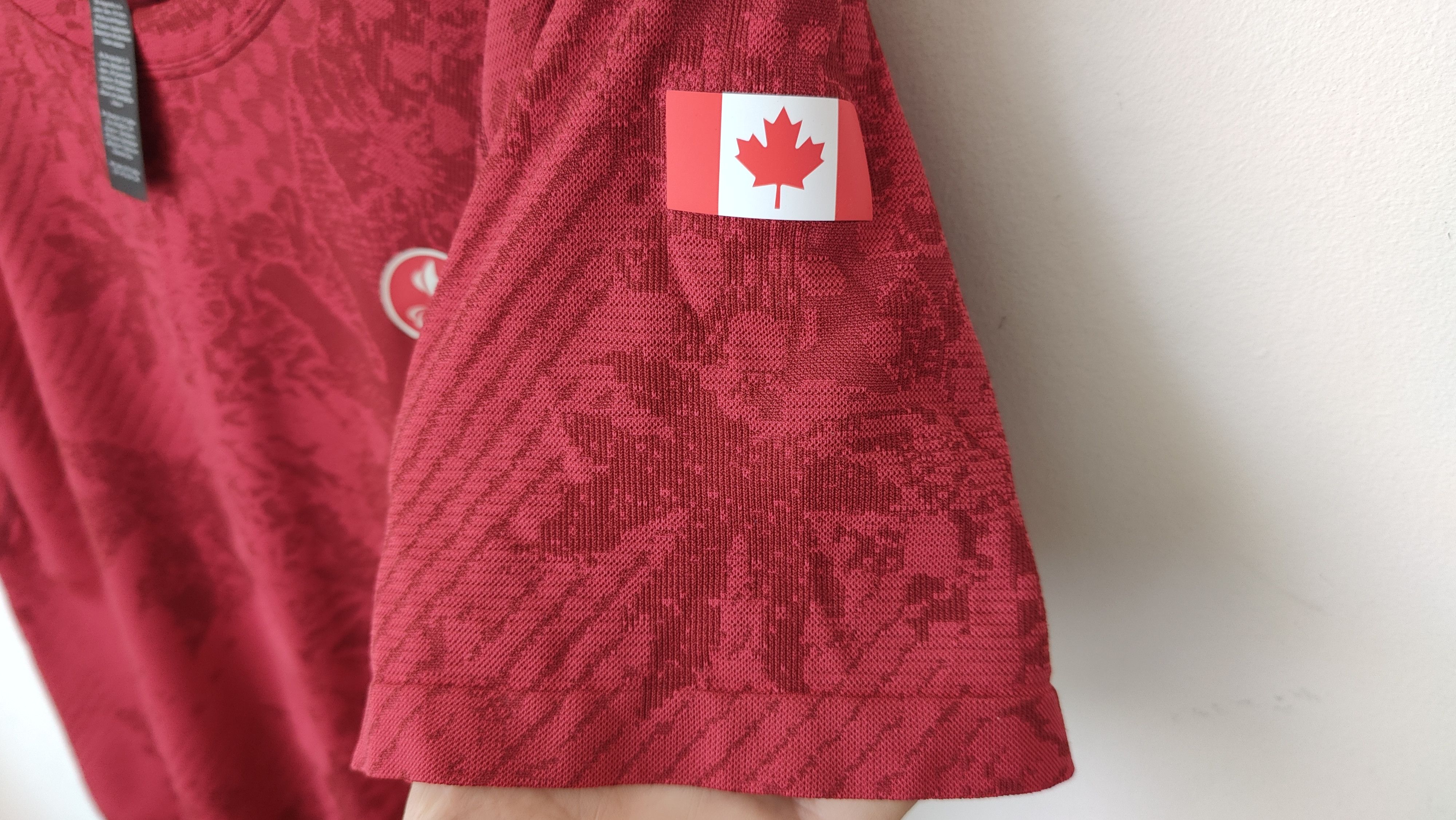 Lululemon Lululemon Team Canada Official Active Tshirt Size US L / EU 52-54 / 3 - 7 Thumbnail