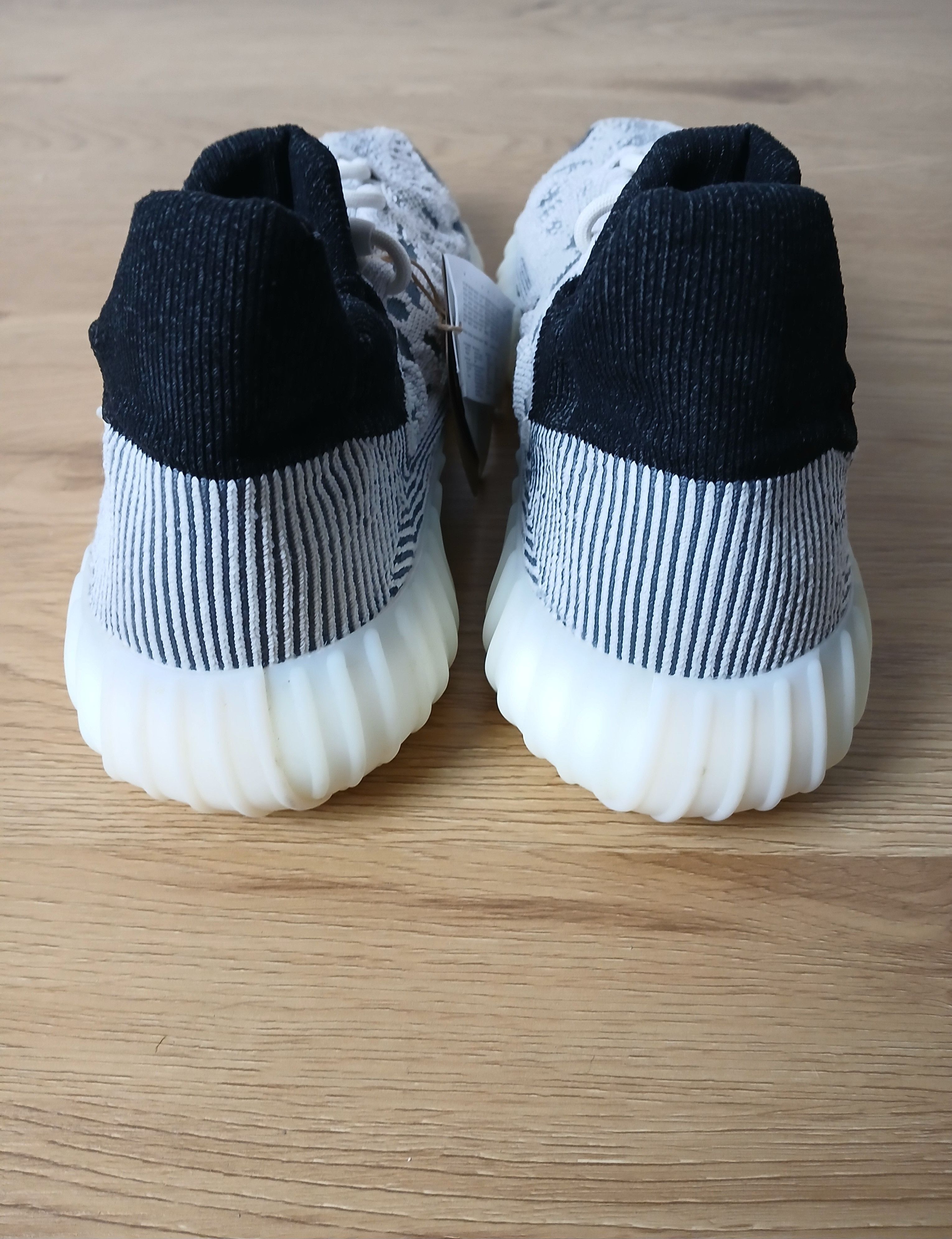 Adidas Yeezy 350 V2 CMPCT Sneakers