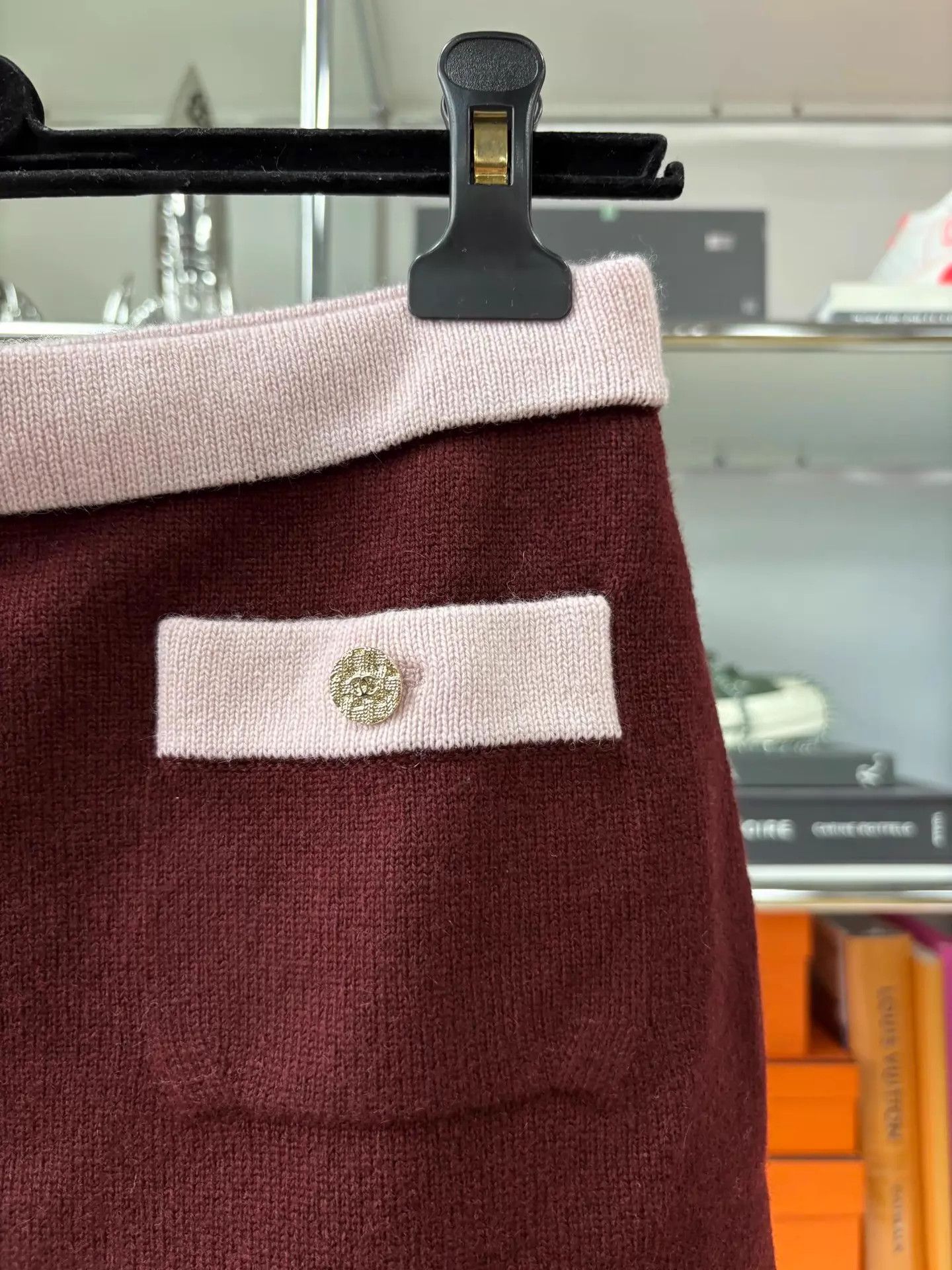 Chanel Chanel 25A Brown & Pink Cashmere Knit Mini Skirt 36 Size 26" / US 2 / IT 38 - 2 Thumbnail
