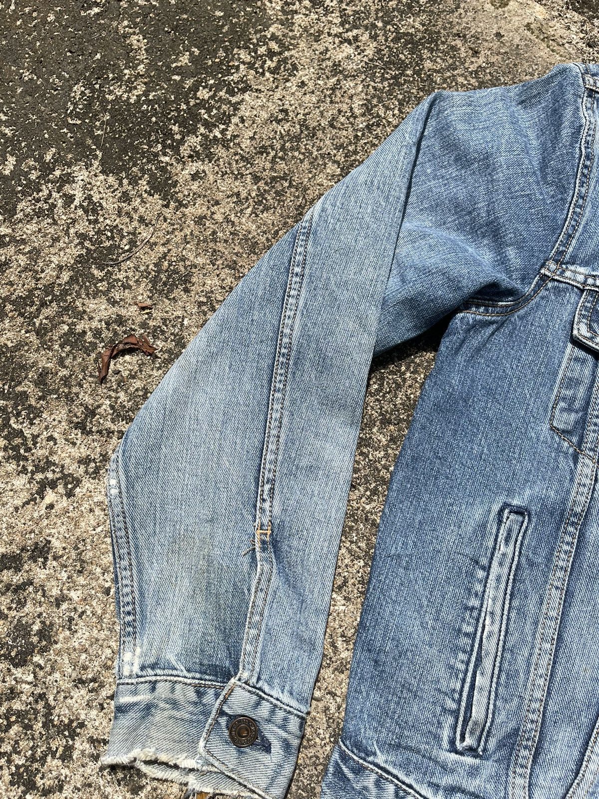 Edwin Edwin US Classic Denim Jacket Light Wash Distressed Japan Size US M / EU 48-50 / 2 - 7 Thumbnail