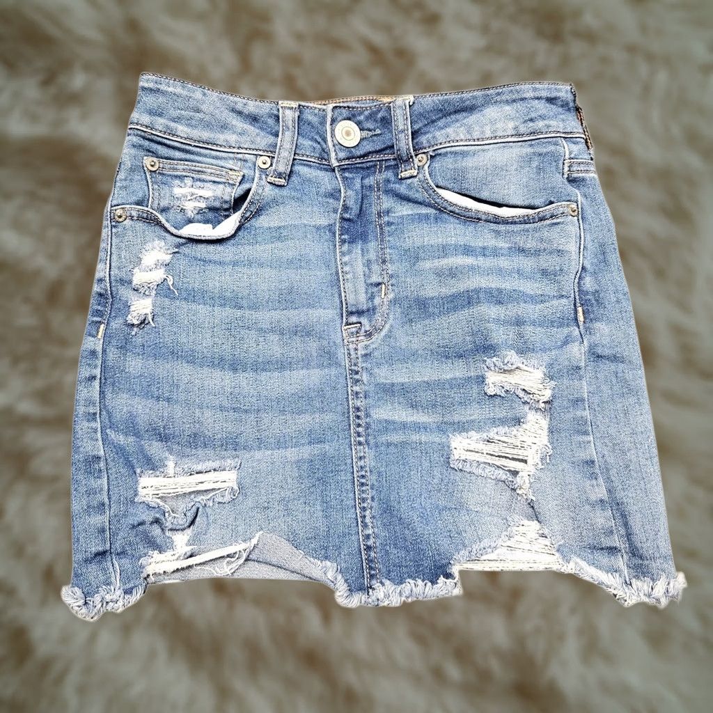 American Eagle Outfitters American Eagle Skirt Womens 2 Blue Denim Mini Distressed Raw Hem Boho Beach Size 26" / US 2 / IT 38 - 1 Thumbnail