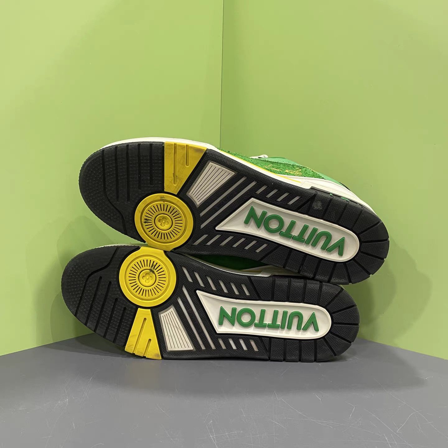 Louis Vuitton LOUIS VUITTON LV Trainer #54 Yellow Green Oregon K15 Size US 8 / EU 41 - 8 Thumbnail