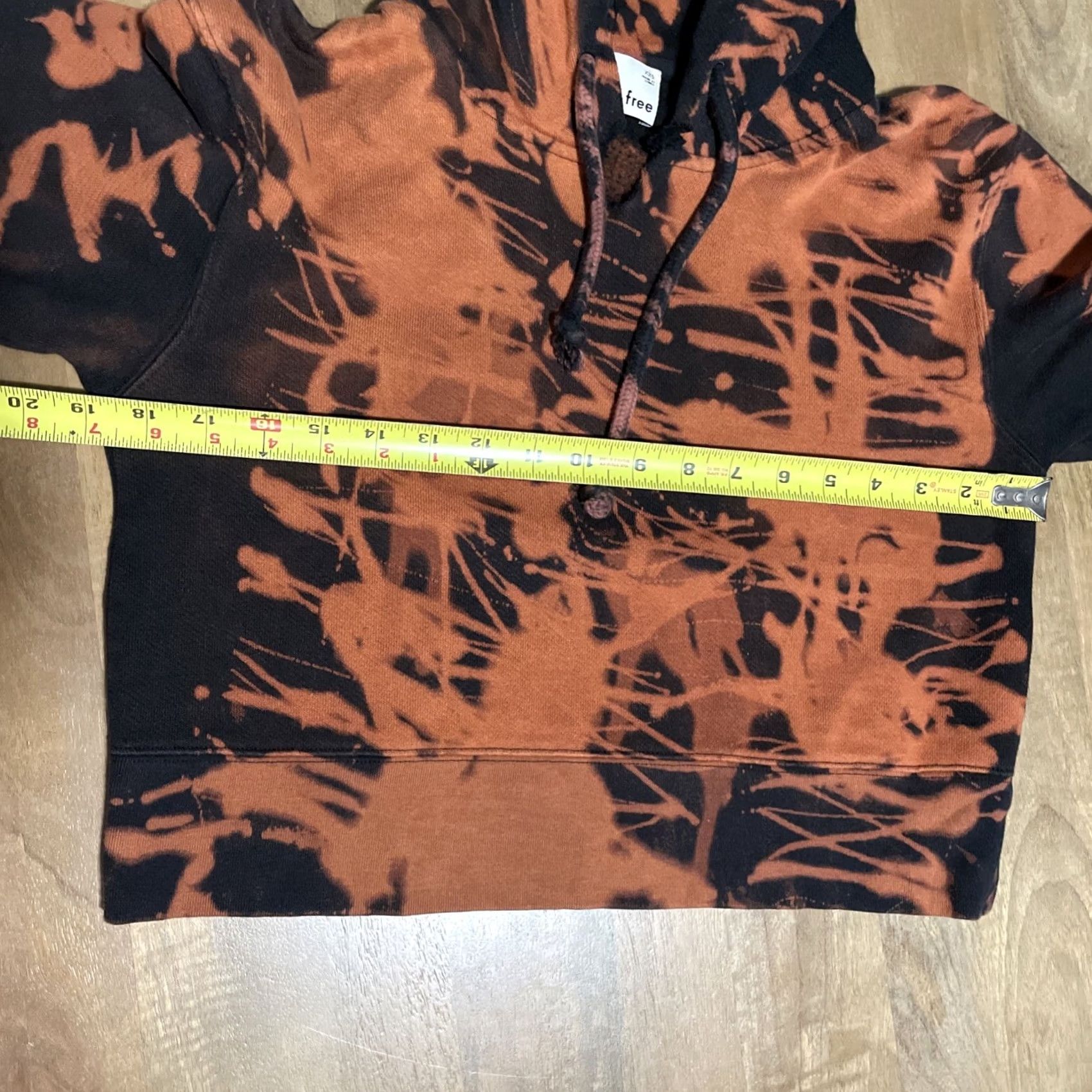 Aritzia Wilfred Free Graffiti Print Cropped Pullover Fleece Hoodie Womens XXS Pullover Cropped Hoodie Multicolor Tie Dye City Grunge Rock Hip Hop 2XS Womens Size XXS / US 00 / IT 34 - 5 Thumbnail