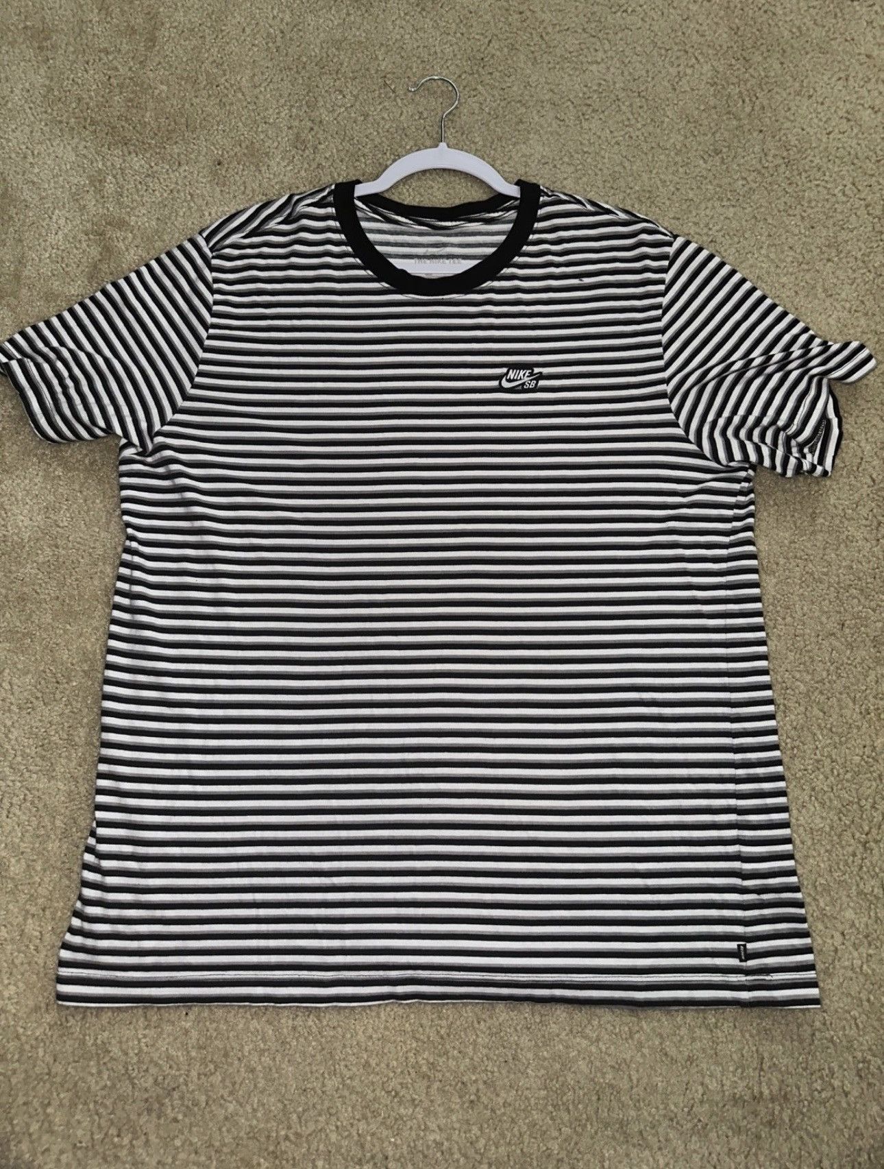 Nike Striped Nike T-shirt Size US XL / EU 56 / 4 - 1 Thumbnail