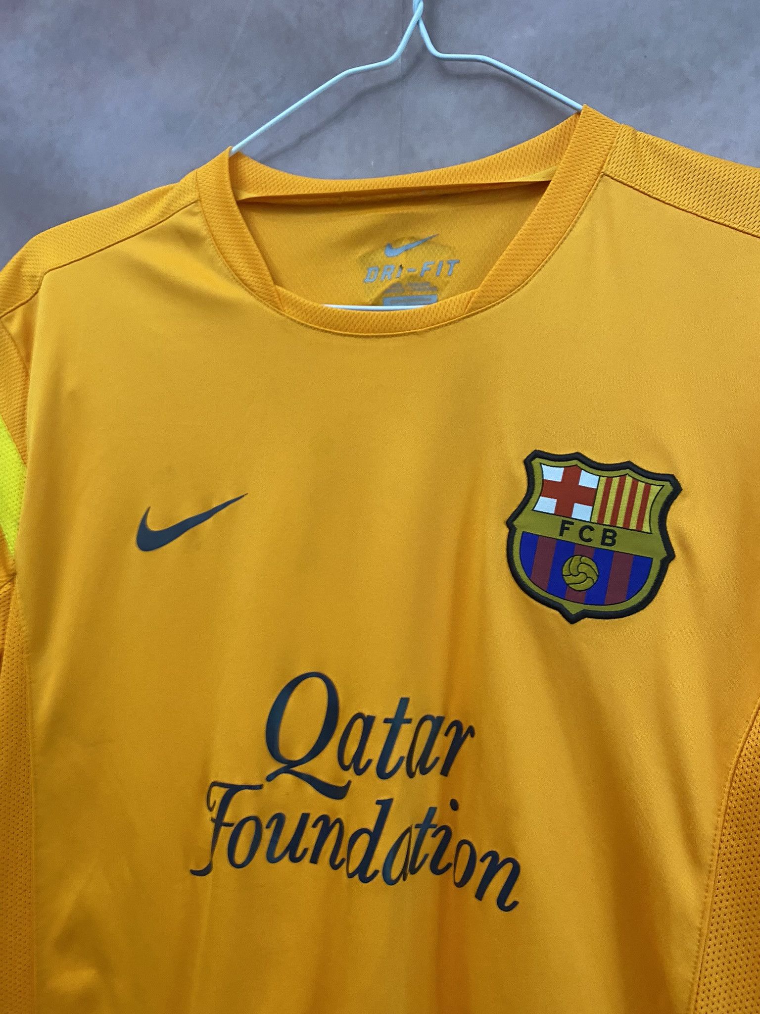 Nike FC BARCELONA TRAINING AWAY SOCCER FOOTBALL JERSEY NIKE Size US M / EU 48-50 / 2 - 2 Thumbnail