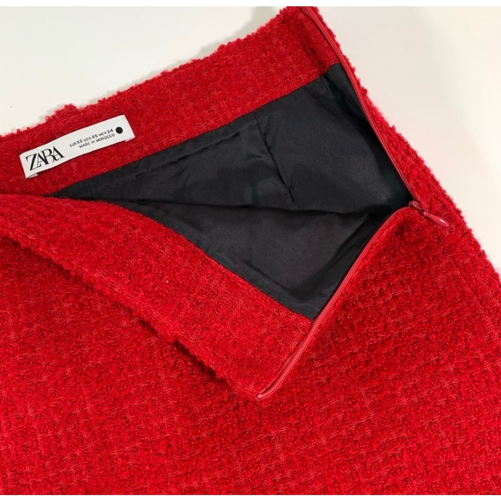 Zara ZARA Tweed Red Mini Skirt Red Slit With Belt Loops Size S Size 25" / US 0 / IT 36 - 9 Thumbnail