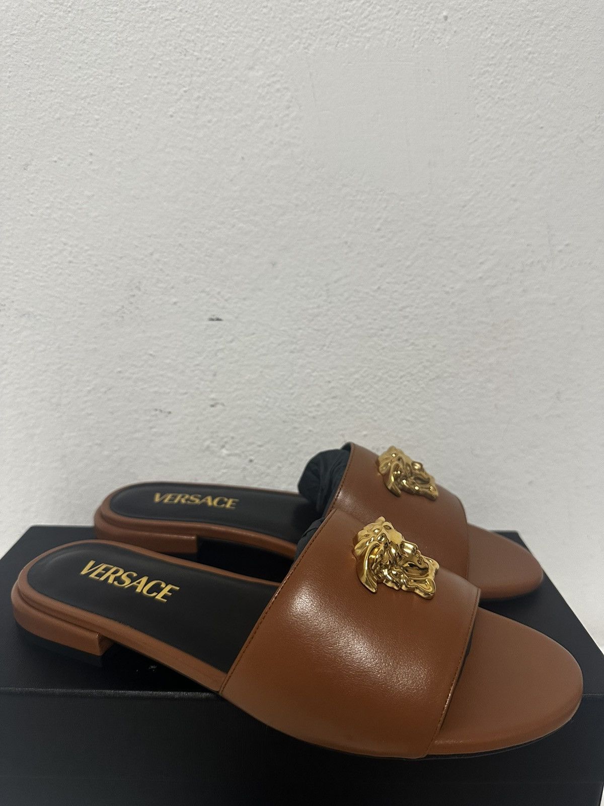 Versace Versace Medusa Flat Sandals Size US 7 / IT 37 - 1 Thumbnail