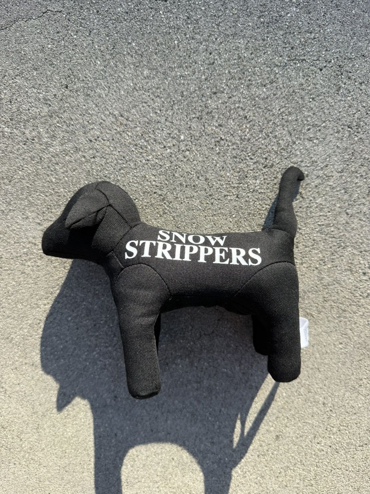 Online Ceramics Online Ceramics x Snow Strippers Plushy Dog Size ONE SIZE - 1 Thumbnail