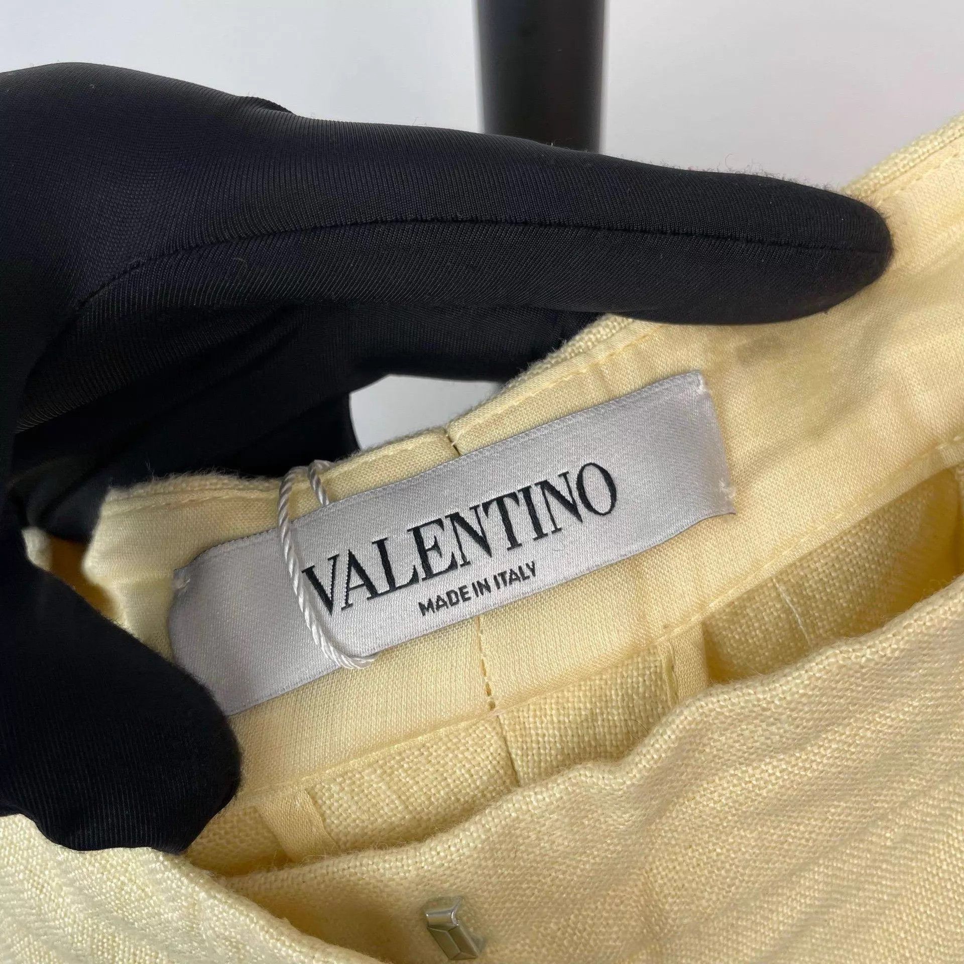 Valentino Valentino Linen-Cotton Short 38 Yellow Size 26" / US 2 / IT 38 - 4 Thumbnail