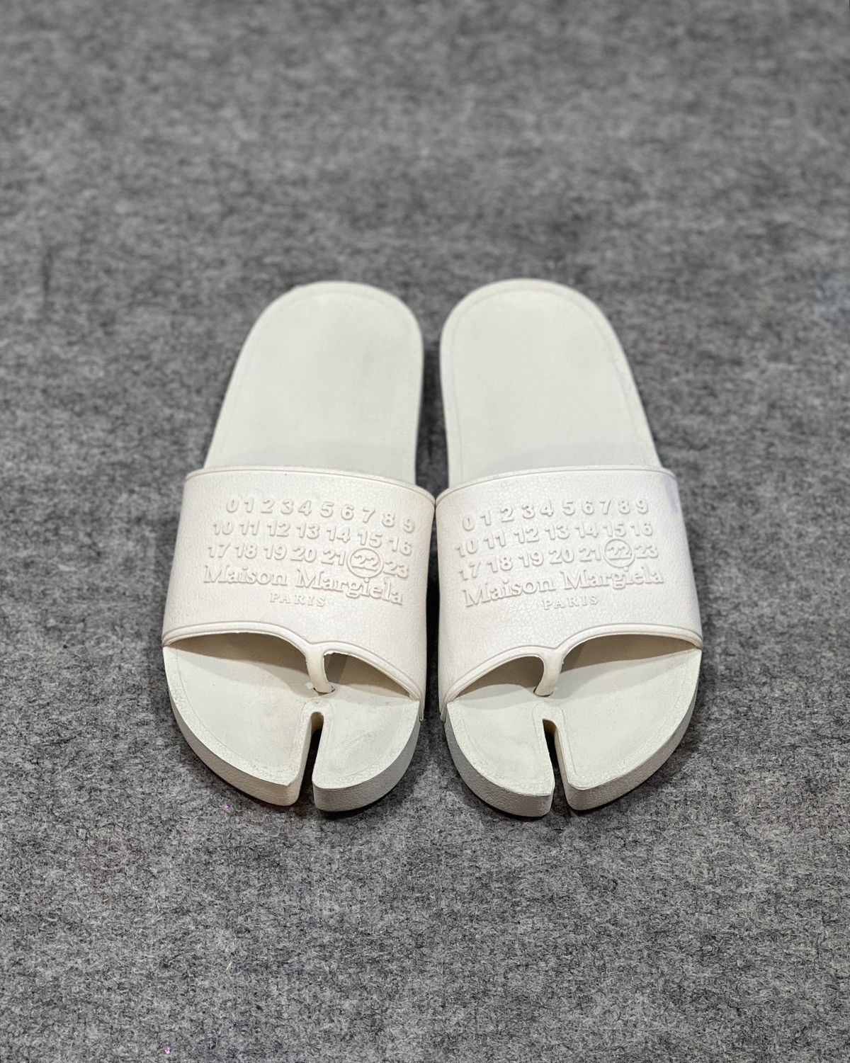 Maison Margiela Maison Margiela White Tabi Slides Sandal Size US 9.5 / EU 42-43 - 3 Thumbnail