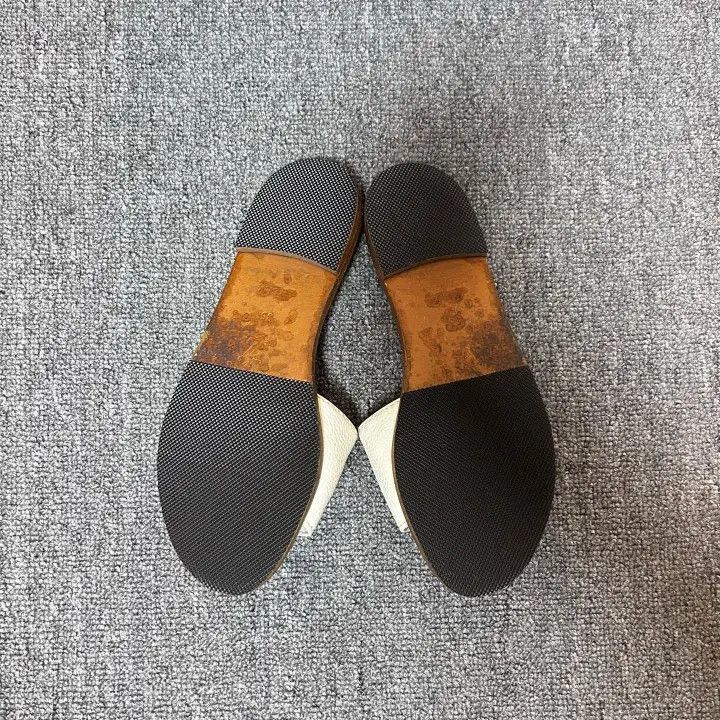 Louis Vuitton Louis Vuitton Lock It White Slide Sandals -2508 Size US 5 / IT 35 - 4 Thumbnail
