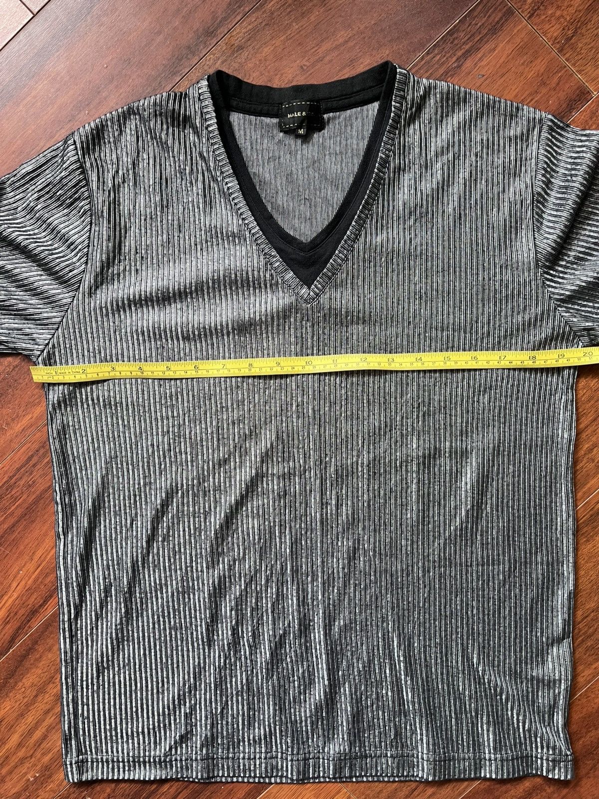 Other Layered V-Collar Male & Co. T-shirt Size US M / EU 48-50 / 2 - 2 Thumbnail