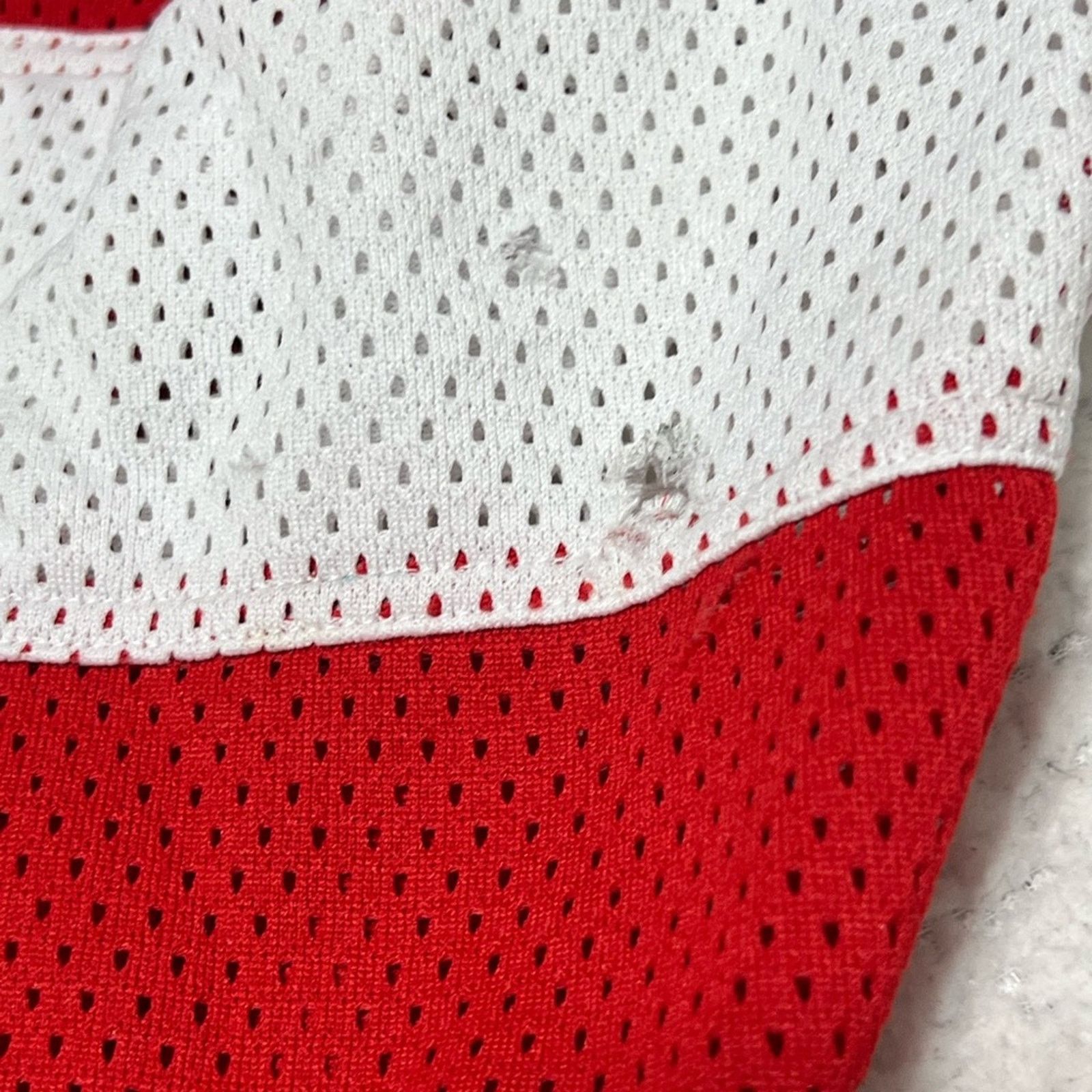 NHL Vintage Wisconsin Badgers Athletic Knit Hockey Jersey Size US XL / EU 56 / 4 - 5 Thumbnail