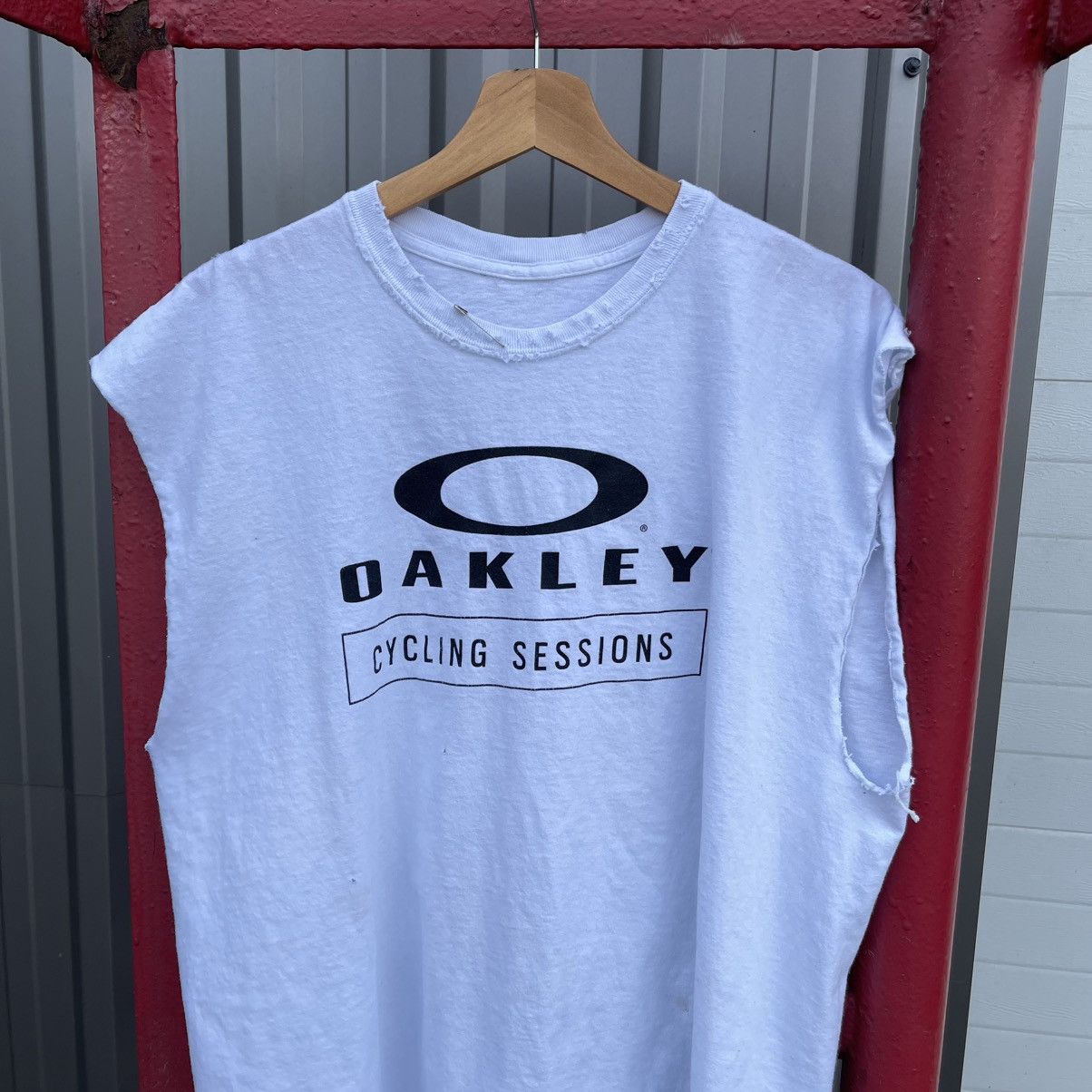 Oakley VINTAGE Y2K OAKLEY SLEEVELESS TEE TRASHED CUSTOM AVANT GARDE Size US L / EU 52-54 / 3 - 2 Thumbnail