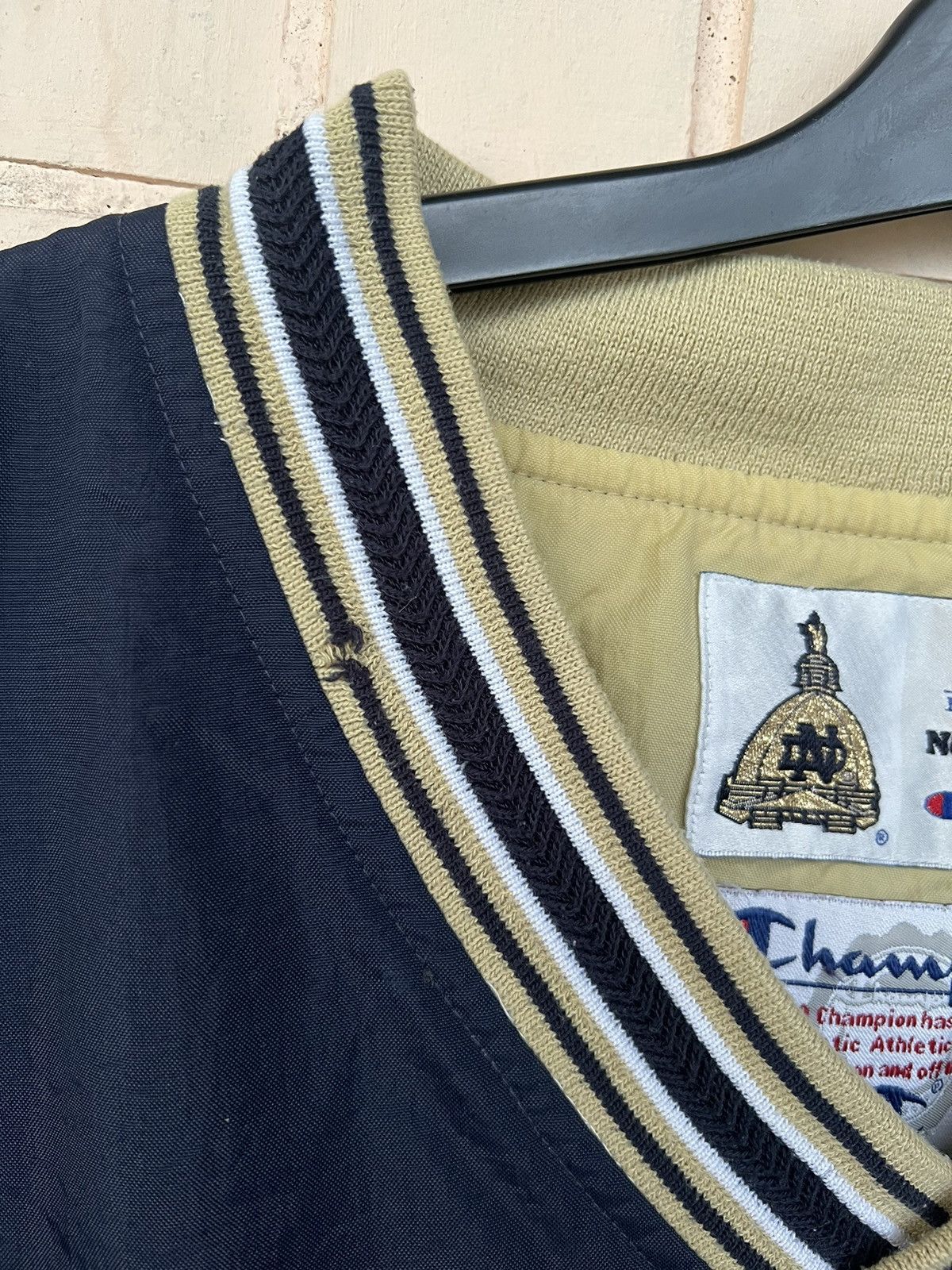 Vintage VINTAGE 90S OVERSIZE NYLON NOTRE DAM SWEATSHIRT FOOTBALL Size US XL / EU 56 / 4 - 3 Thumbnail