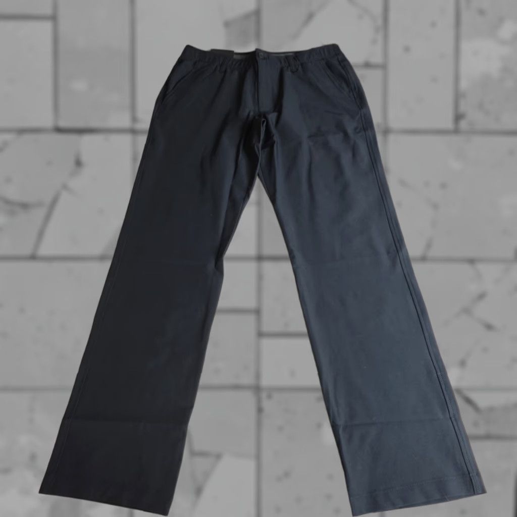 Under Armour Under Armour Pants 32 x 31 Black Solid Performance Golf Straight NEW Size US 32 / EU 48 - 1 Thumbnail