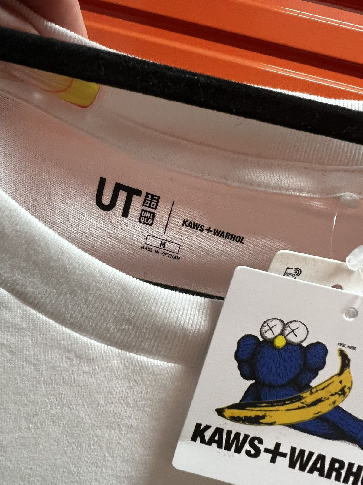 Andy Warhol × Kaws × Uniqlo Kaws White Andy Warhol Uniqlo Blue Banana Tshirt M Size US M / EU 48-50 / 2 - 6 Thumbnail