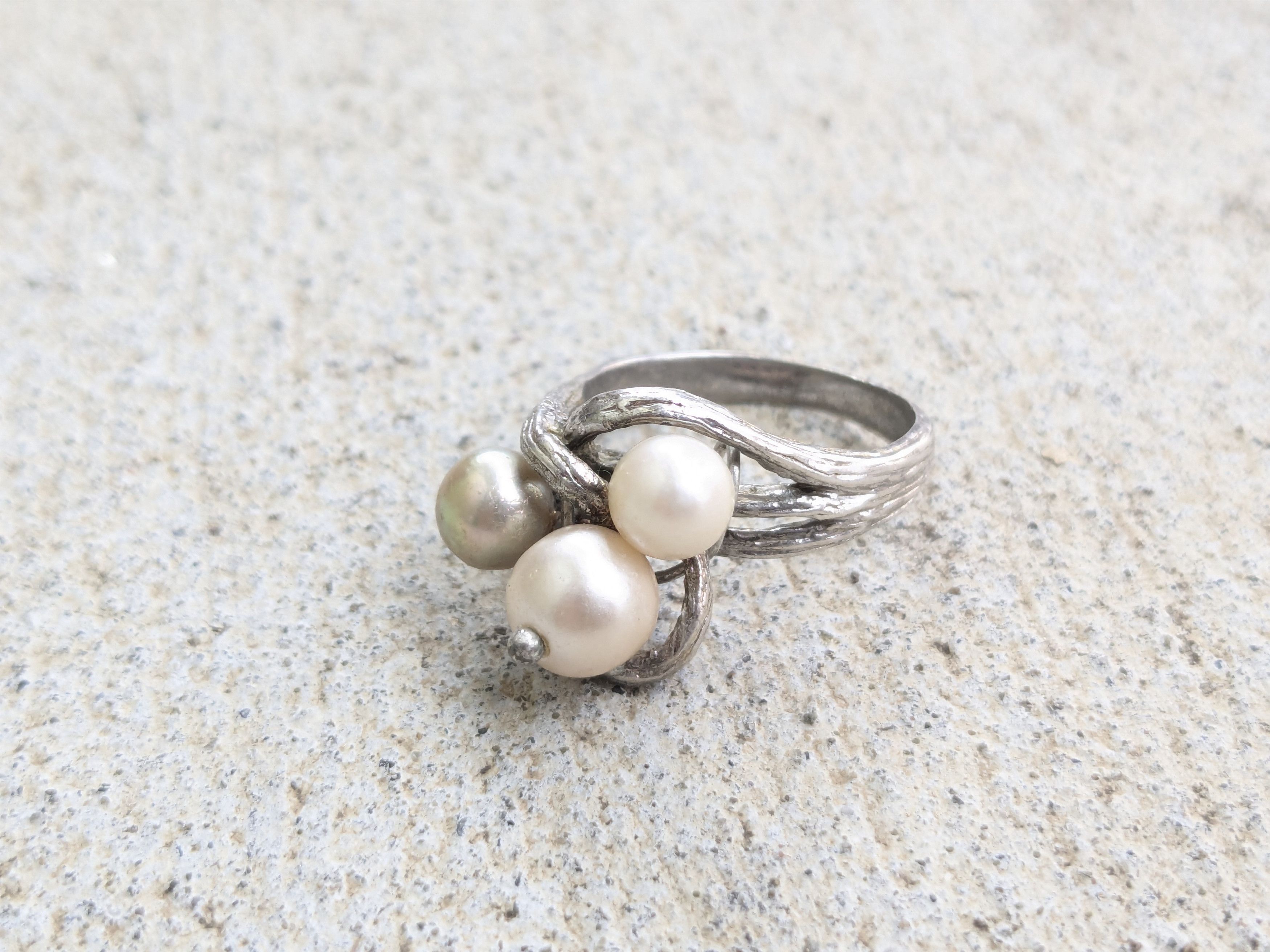Jewelry Vintage Sterling Silver Ring 8.25 Faux Pearls Brutalist Size ONE SIZE - 1 Thumbnail