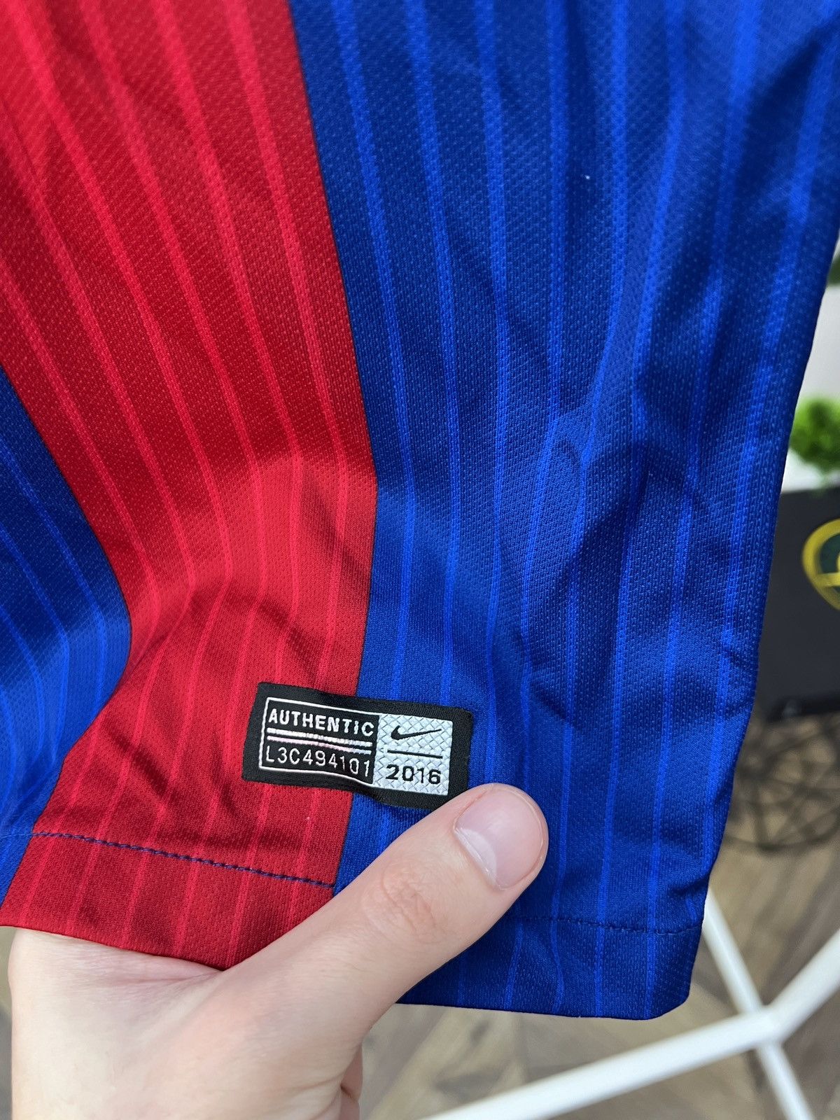 Nike Vintage Barcelona Kids 16/17 Home Jersey Size US XXS / EU 40 - 7 Thumbnail
