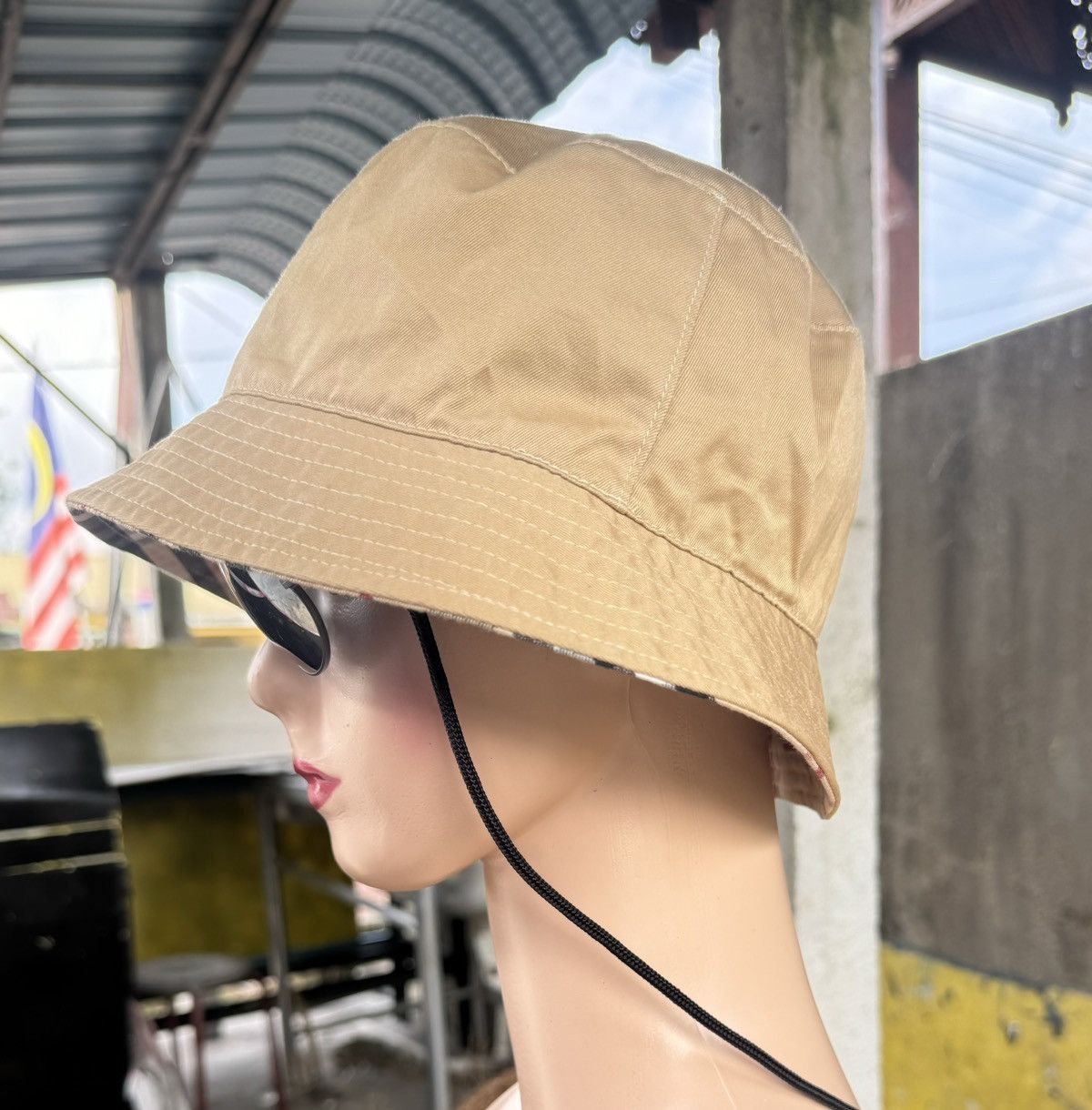Burberry Reversible Burberry Nova Check Hat Size ONE SIZE - 3 Thumbnail