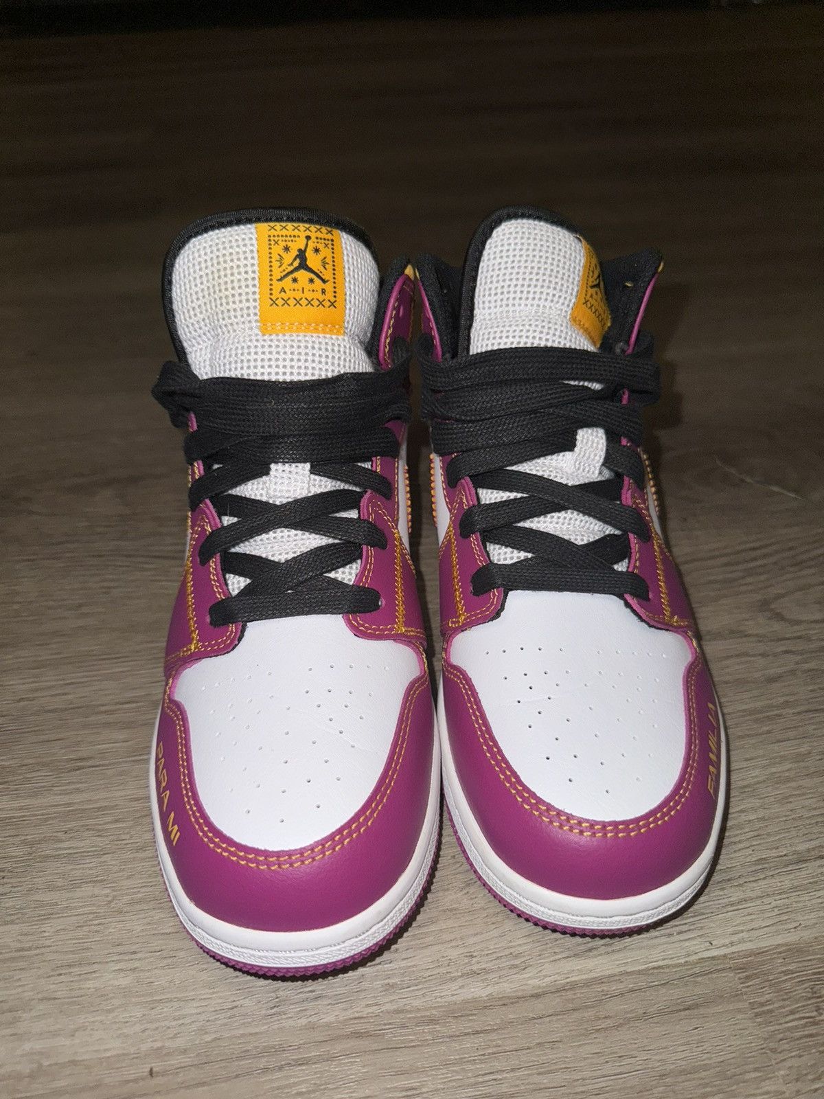 jordan 1 mid gs familia