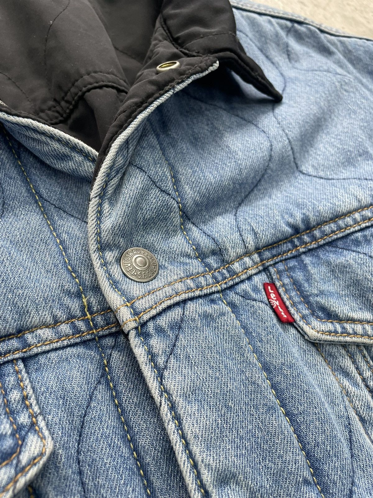 Levi's Rare Levis reversible Mickey mouse denim jacket Size US M / EU 48-50 / 2 - 5 Thumbnail