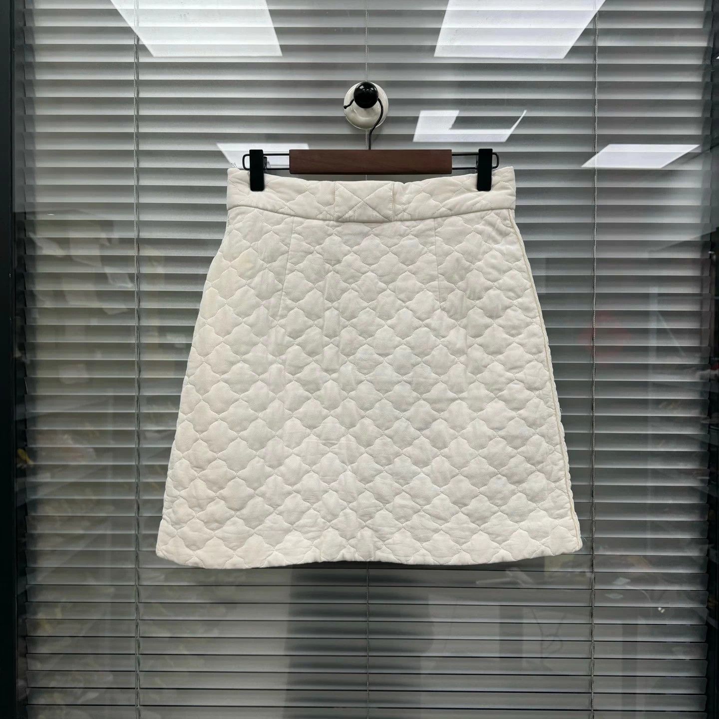 Fendi Fendi White Quilted Check Silk Skirt 42 Size 28" / US 6 / IT 42 - 1 Thumbnail