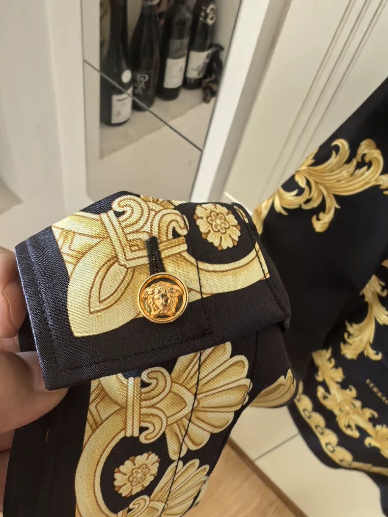Versace Versace Silk shirt Size US M / EU 48-50 / 2 - 5 Thumbnail