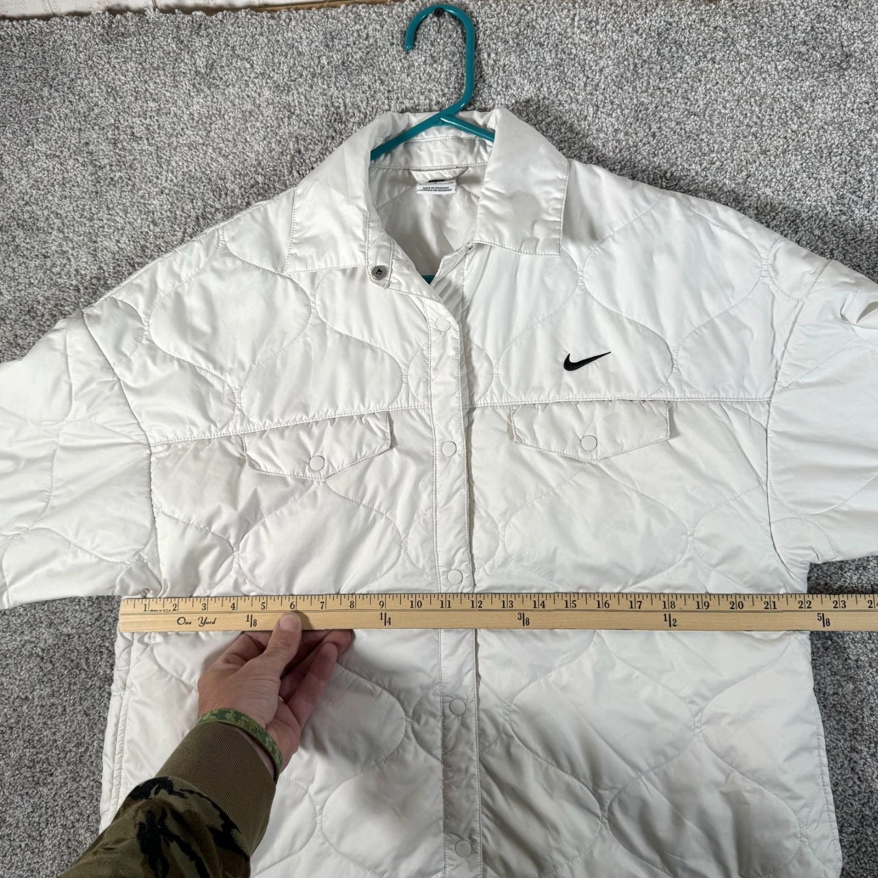 Nike Nike Quilted Shirt Jacket Mens Small White Snap Front Puffer Pockets FB8732-133 Size US S / EU 44-46 / 1 - 3 Thumbnail