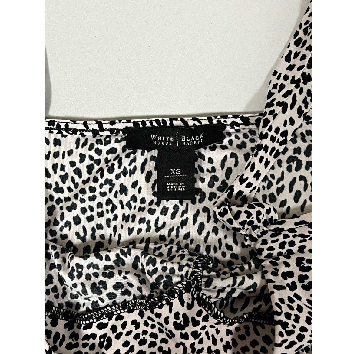 White House Black Market White Black Leopard Print Ruffle Tank Top Shirt Blouse XS 🤍🖤 Size XS / US 0-2 / IT 36-38 - 4 Thumbnail