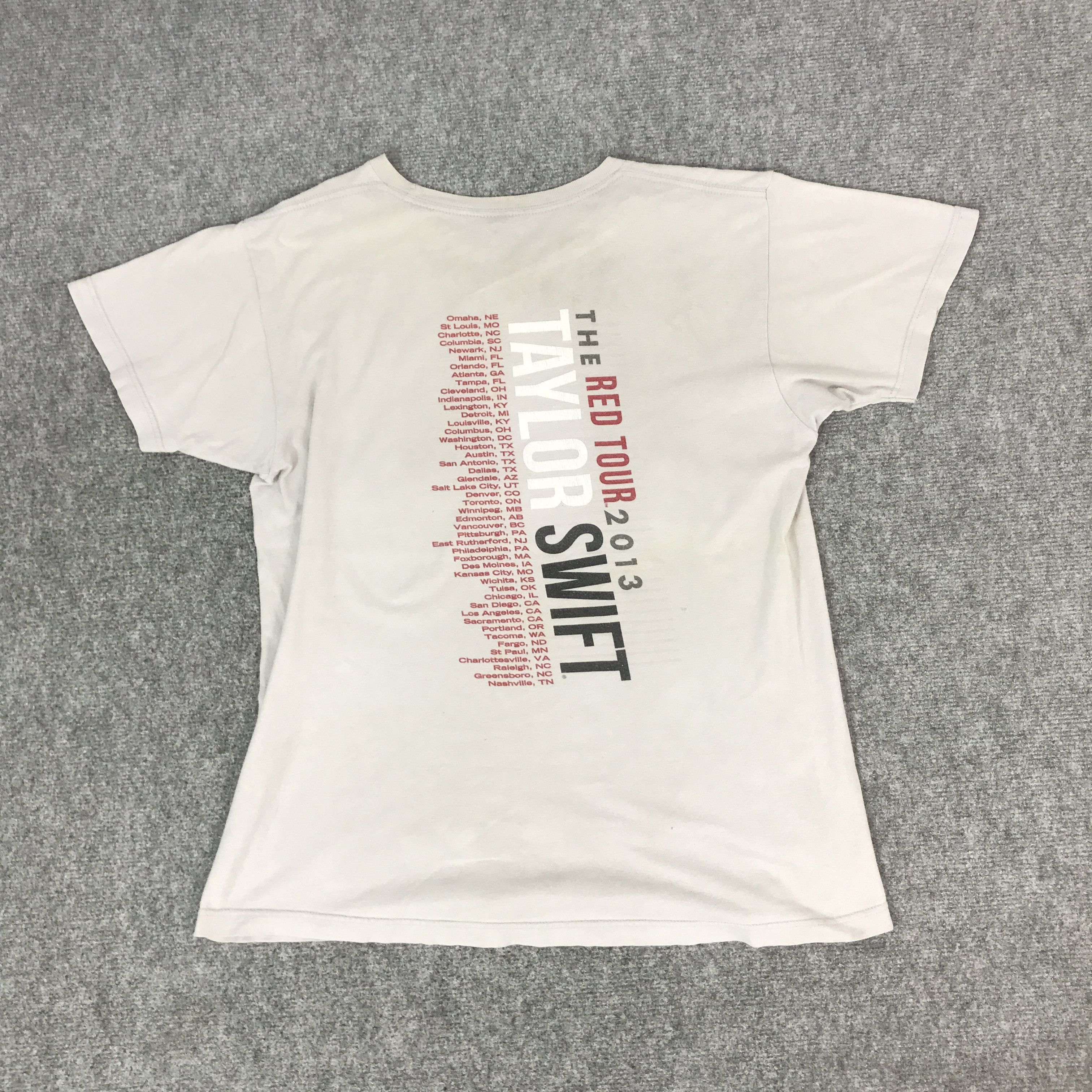 Band Tees Taylor swift red tour t-shirts Size US M / EU 48-50 / 2 - 3 Thumbnail