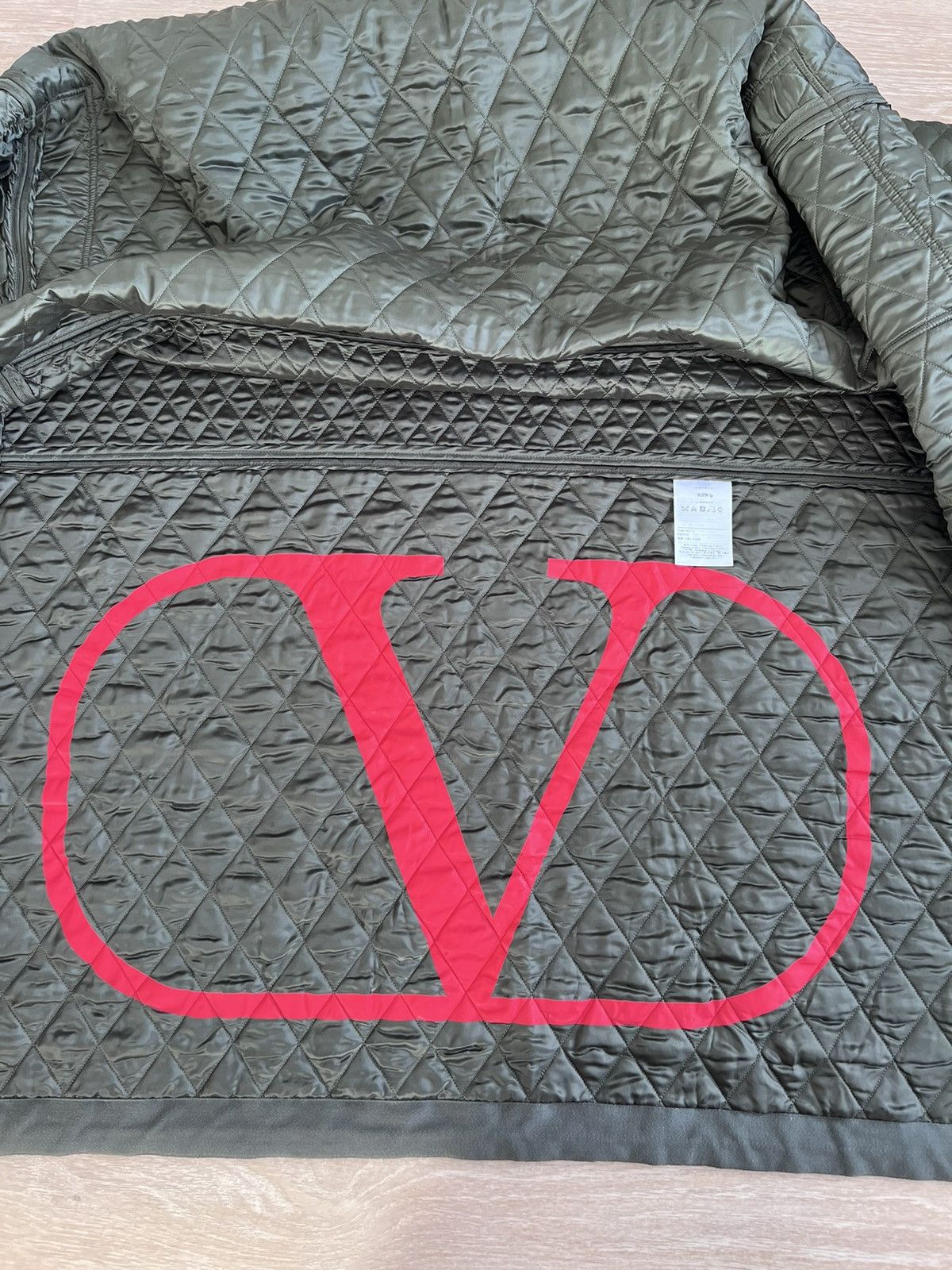 Valentino Poncho cloak in quilted polyamide/cotton blend, Italy Size US L / EU 52-54 / 3 - 15 Thumbnail