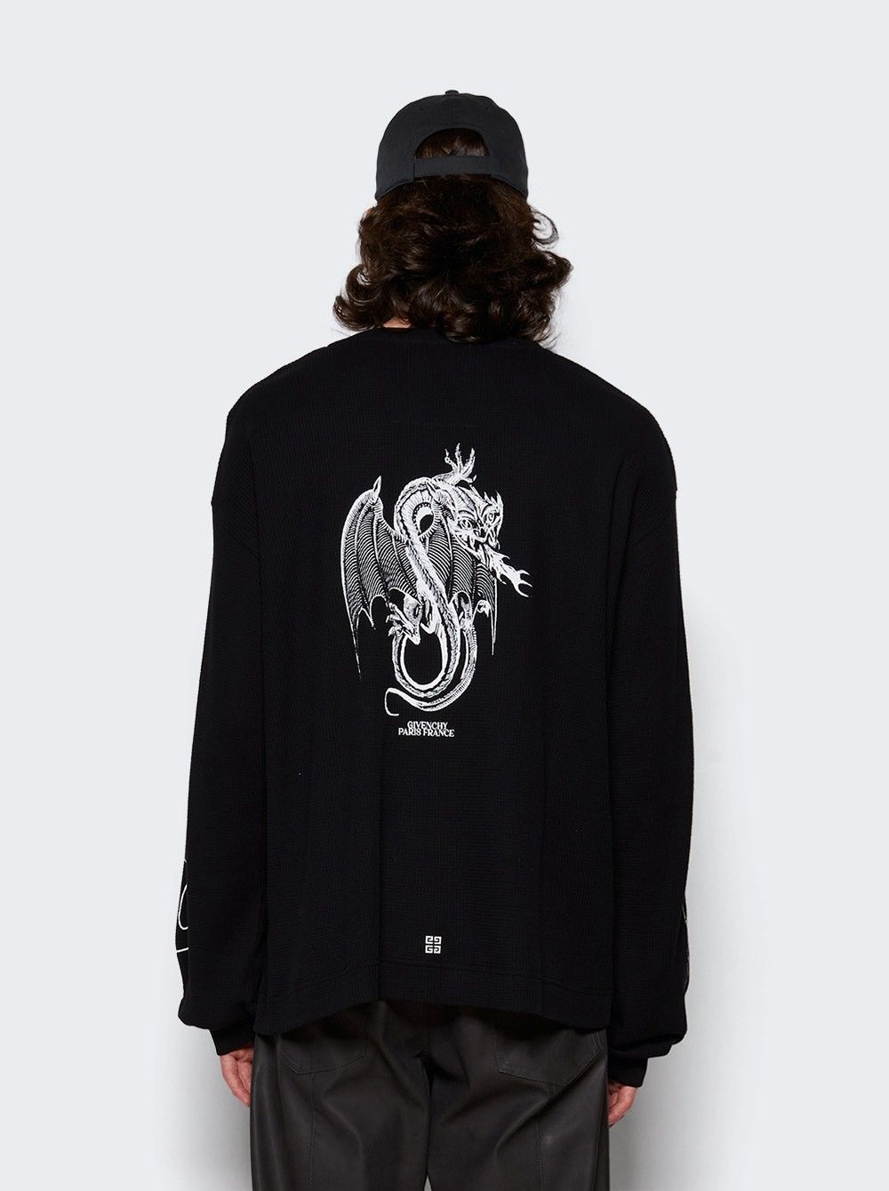 Givenchy o1srvl11e0125 Boxy Fit Long Sleeve T-Shirt in Black Size US M / EU 48-50 / 2 - 4 Thumbnail