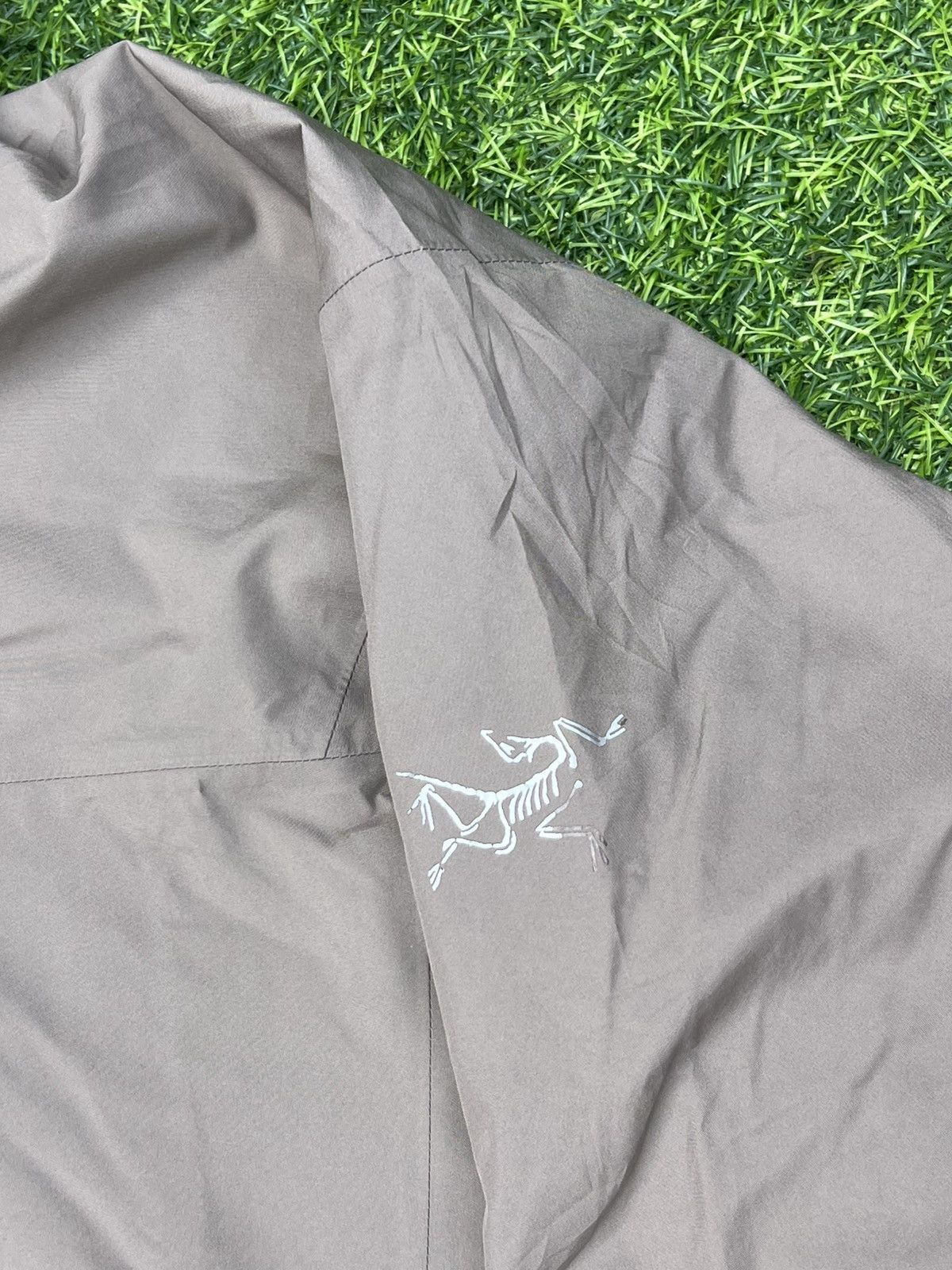 Arc'teryx Arc'teryx Solano Hoody-GORE-TEX INFINIUM–Moonshadow/Dracaena Size US M / EU 48-50 / 2 - 4 Thumbnail