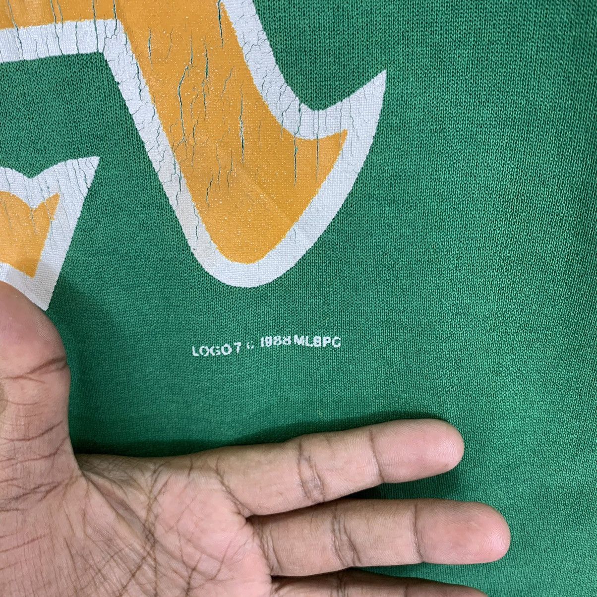 MLB × NFL × Vintage VINTAGE 80s OAKLAND ATHLETIC MLB LOGO 7 PULLOVER CREWNECK Size US M / EU 48-50 / 2 - 7 Thumbnail