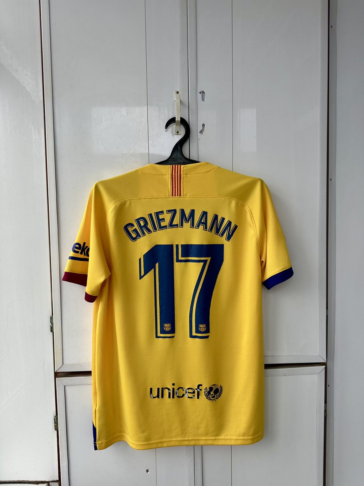 Nike Vintage Nike Griezmann 2019 Barcelona Soccer Jersey Size US M / EU 48-50 / 2 - 1 Thumbnail