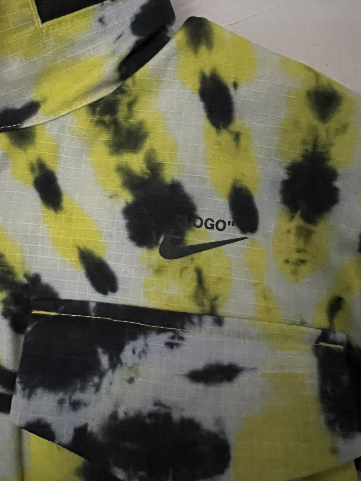 Nike × Off-White OFF-WHITE x Nike Lab Women’s Tie Dye NRG Windbreaker Volt Size M / US 6-8 / IT 42-44 - 6 Thumbnail