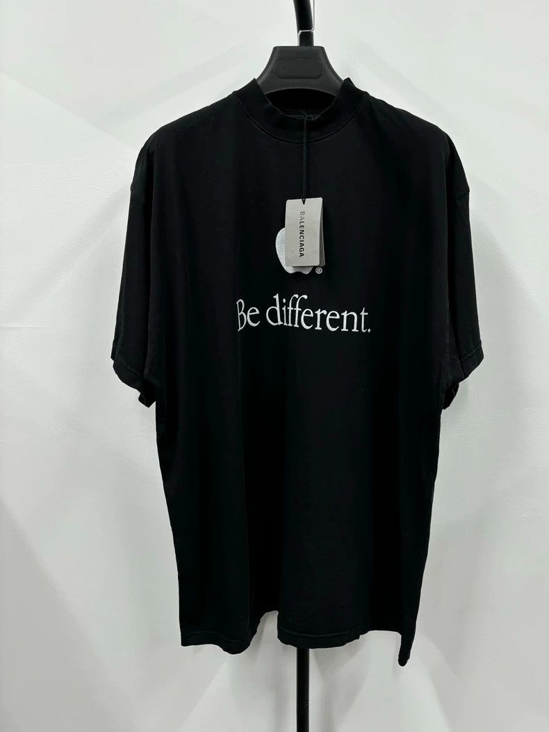 Balenciaga Balenciaga FW22 Be Different Apple Logo Printed Crew Neck T Size US S / EU 44-46 / 1 - 1 Thumbnail
