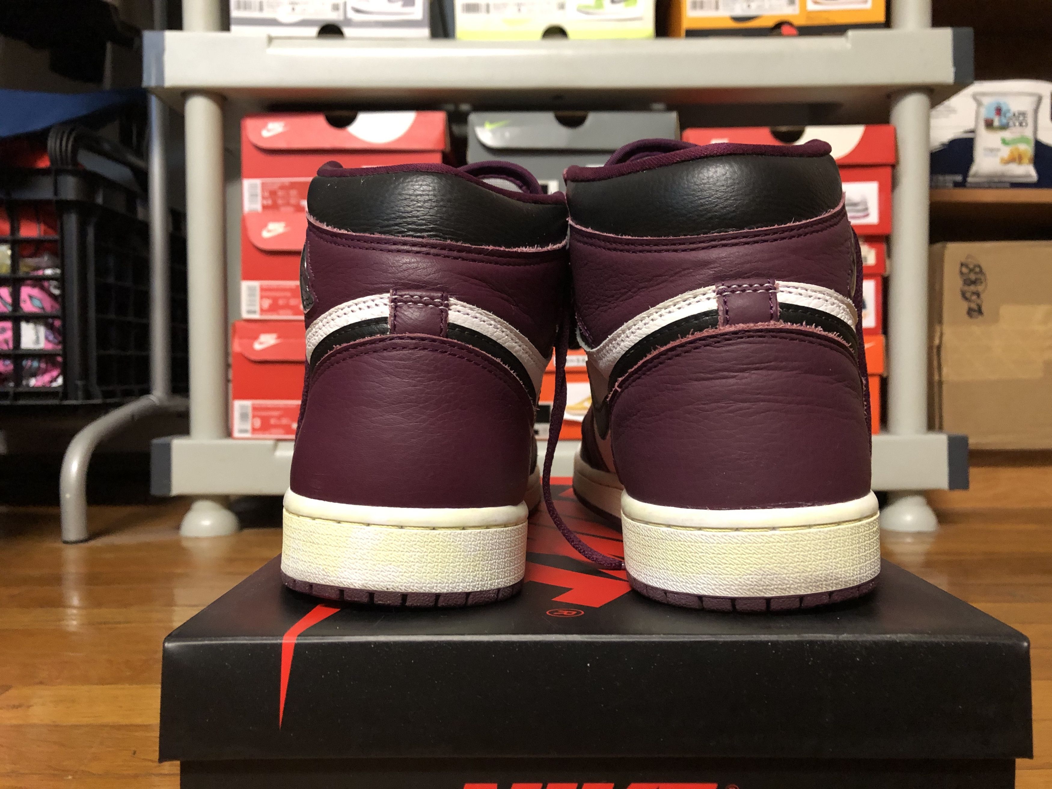 Nike *USED* Nike Air jordan 1 high OG Bordeaux sz 9 555088 611 Size US 9 / EU 42 - 5 Thumbnail