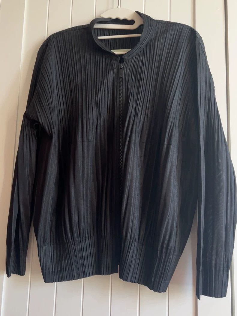 Issey Miyake Issey Miyake size:3 Black pleated coat Size M / US 6-8 / IT 42-44 - 1 Thumbnail