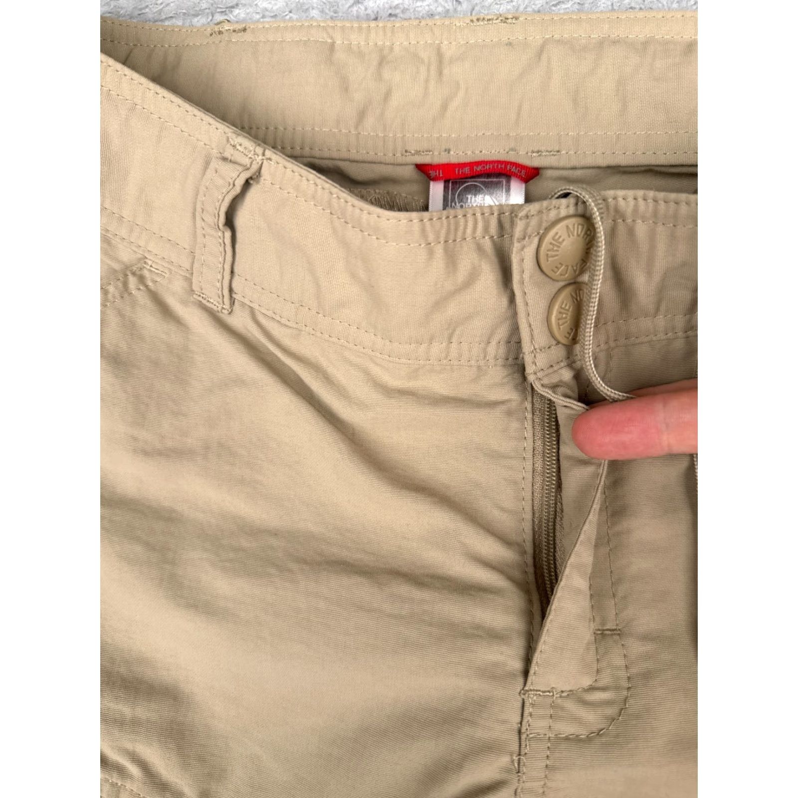 The North Face The North Face Shorts Women Cargo Quick Dry Beige 4 Adult Regular 28x10 Nylon 100% Nylon Hiking Outdoor Size 27" / US 4 / IT 40 - 6 Thumbnail