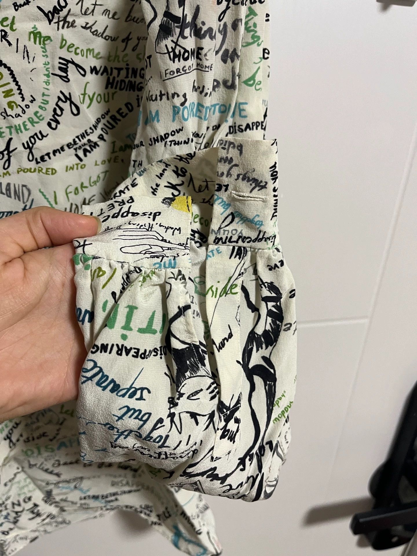 Maison Margiela Maison Margiela Silk Graffiti-Print Shirt Tie-Neck Detail Size XS / US 0-2 / IT 36-38 - 5 Thumbnail