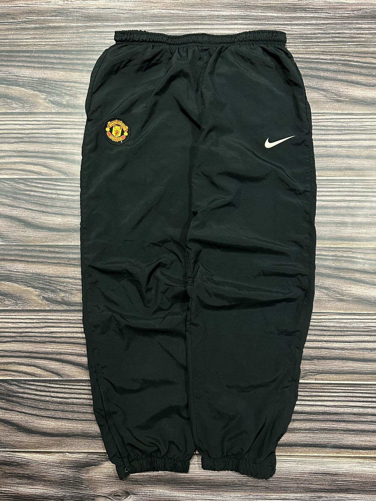 Nike × Vintage Vintage Nylon Pants Nike Soccer football Manchester United Size US 32 / EU 48 - 1 Thumbnail