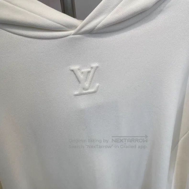 Louis Vuitton Louis Vuitton size 5l FW25 embossed logo hooded sweatshirt Size US M / EU 48-50 / 2 - 3 Thumbnail