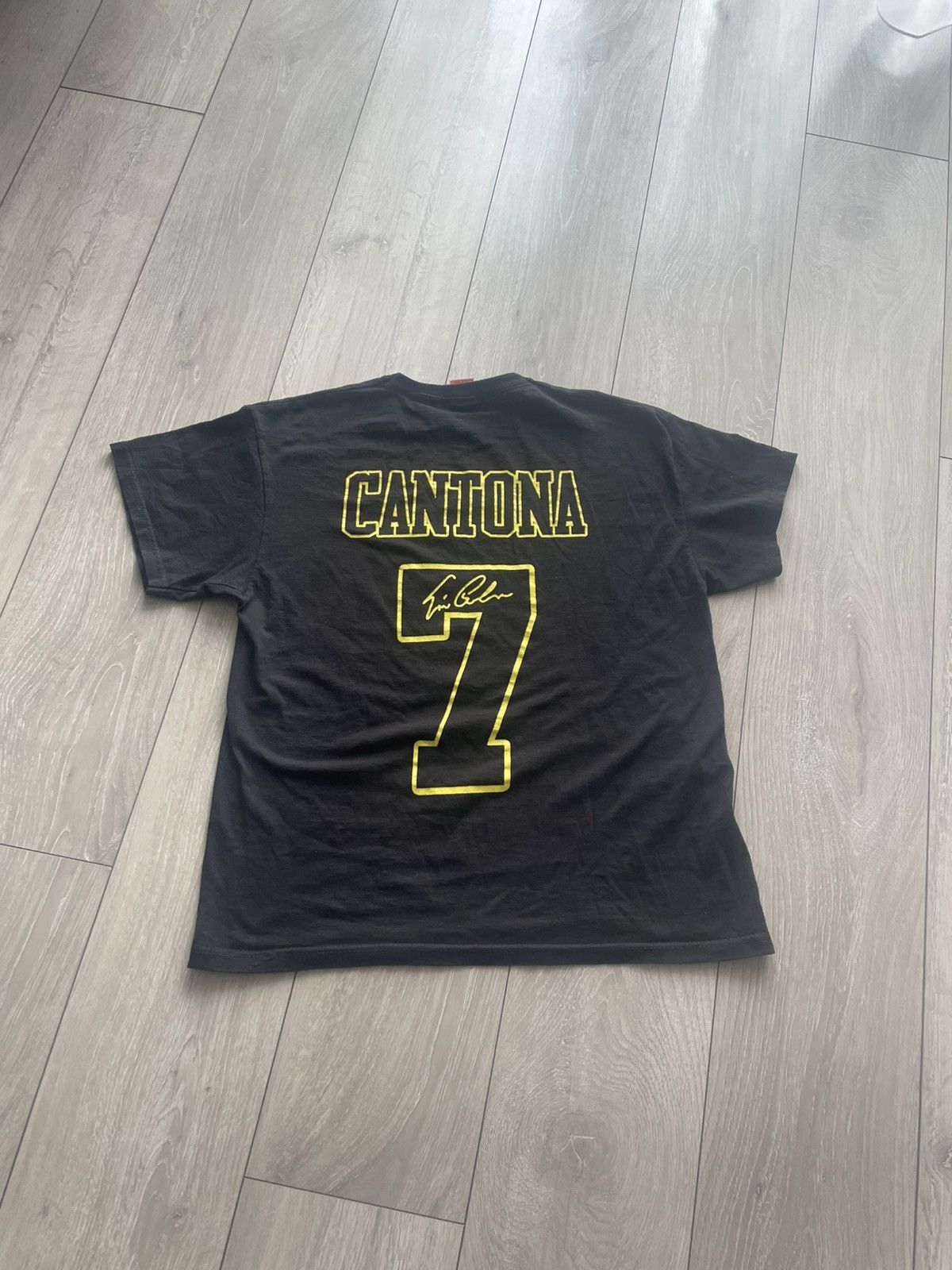 Other “Manchester United Retro Cantona T-Shirt – Classic Fan Tee” Size US L / EU 52-54 / 3 - 7 Thumbnail