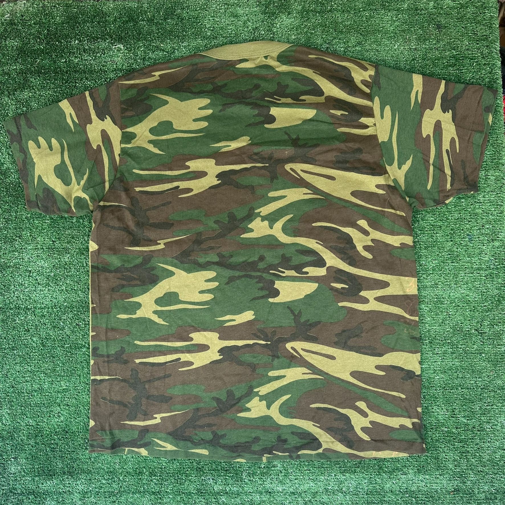 Vintage Vintage 80s M81 Woodland Camo T-Shirt Grunge Punk Single Sti Size US XL / EU 56 / 4 - 6 Thumbnail