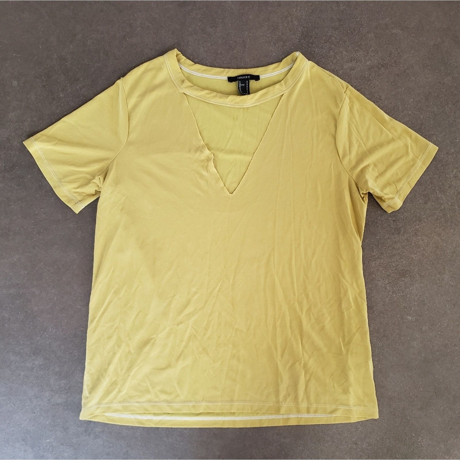 Forever 21 Yellow Muted | F21 | Vneck Short Sleeve Size M / US 6-8 / IT 42-44 - 1 Thumbnail