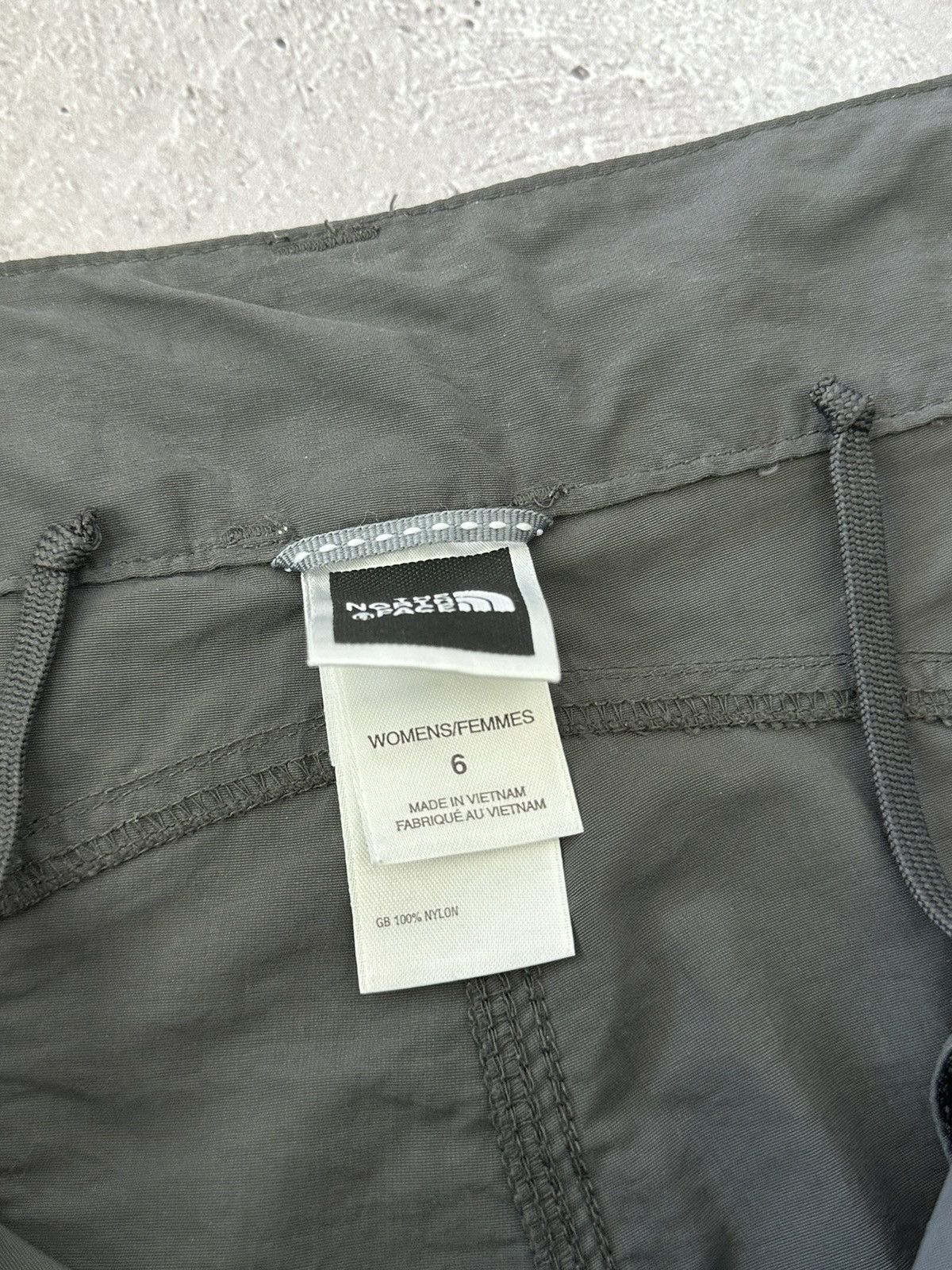 The North Face × Vintage Vintage The North Face Grey Outdoor Nylon Women’s Pants Size 28" / US 6 / IT 42 - 9 Thumbnail