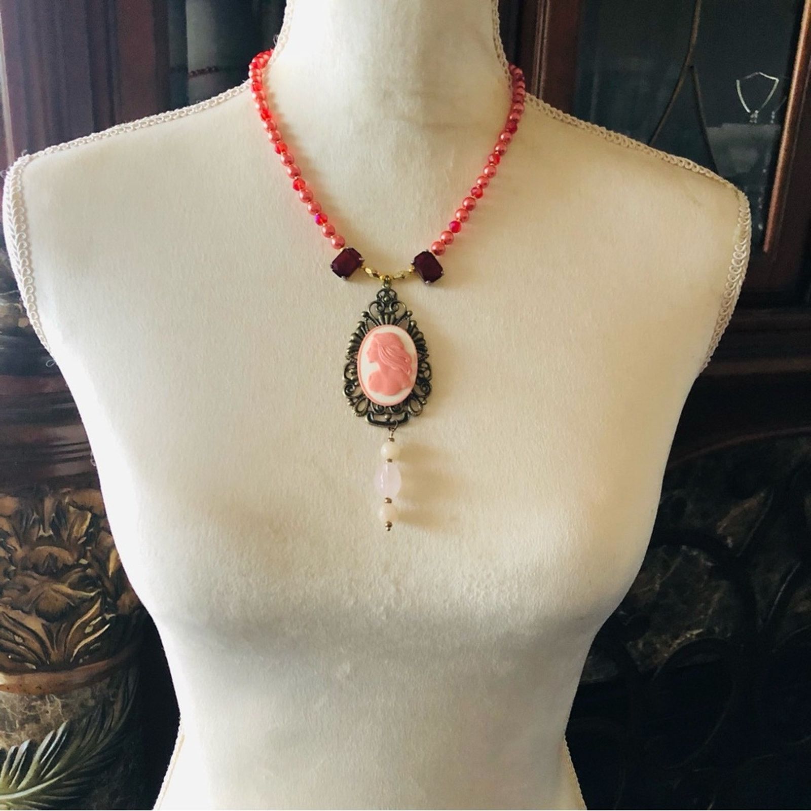 Handmade Handcrafted repurpose pink lady cameo quartz Pearl necklace Size ONE SIZE - 5 Thumbnail